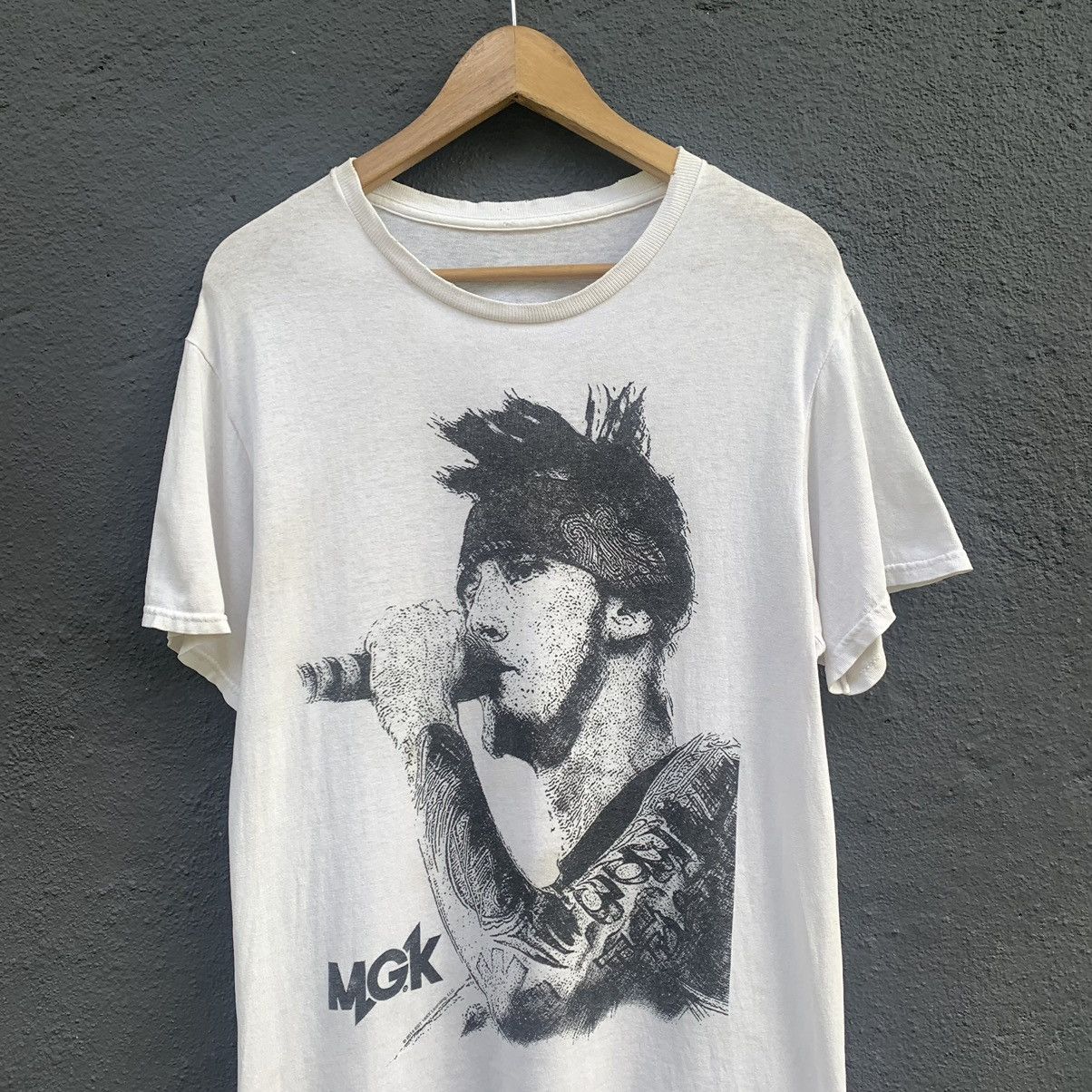 Band Tees Thrashed machine gun kelly rap tee Size US M / EU 48-50 / 2 - 2 Thumbnail