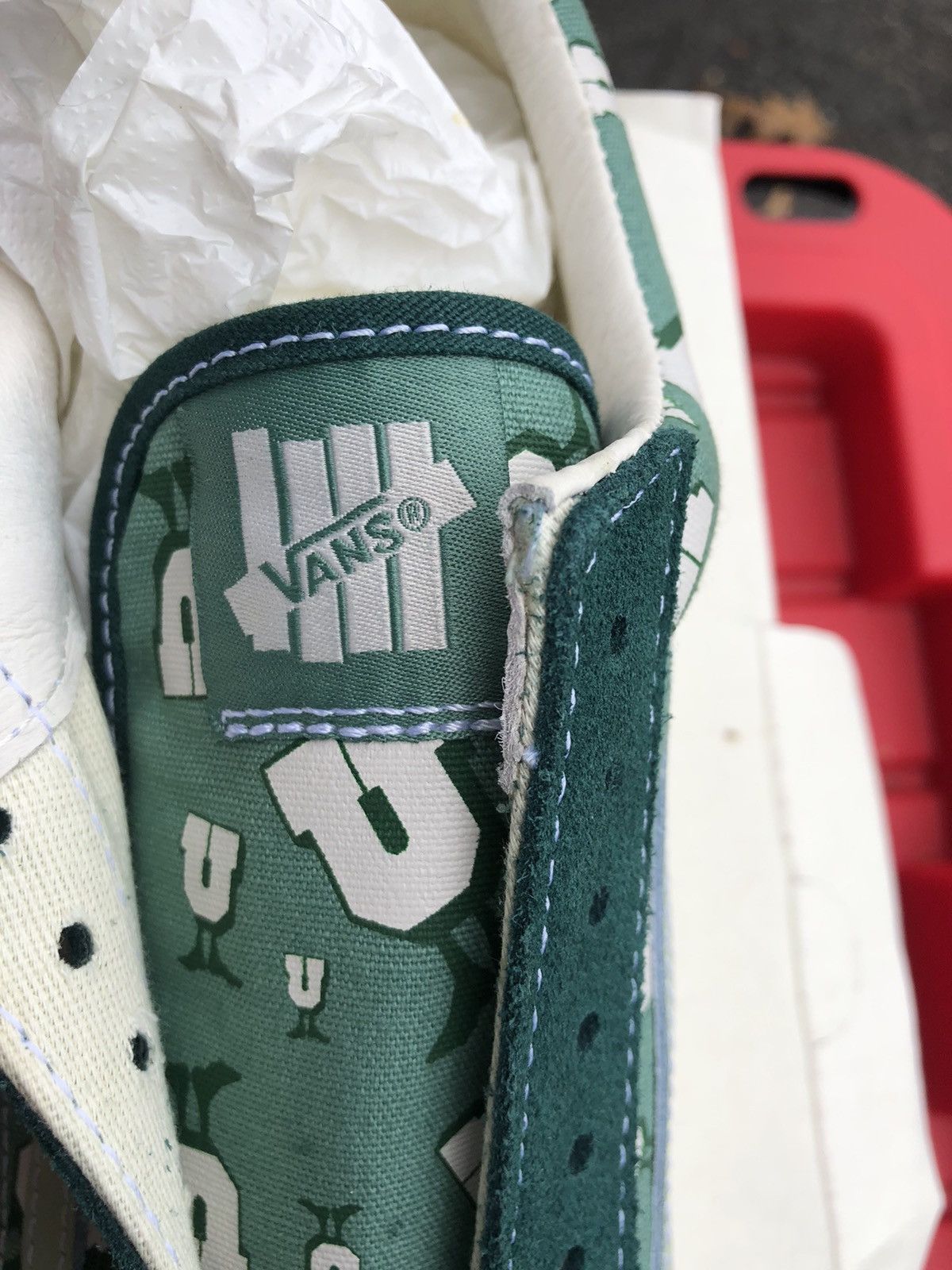 Undefeated × Vans Green University Vans X Undefeated Old Skool Low Fire! NWT Size US 9.5 / EU 42-43 - 3 Thumbnail