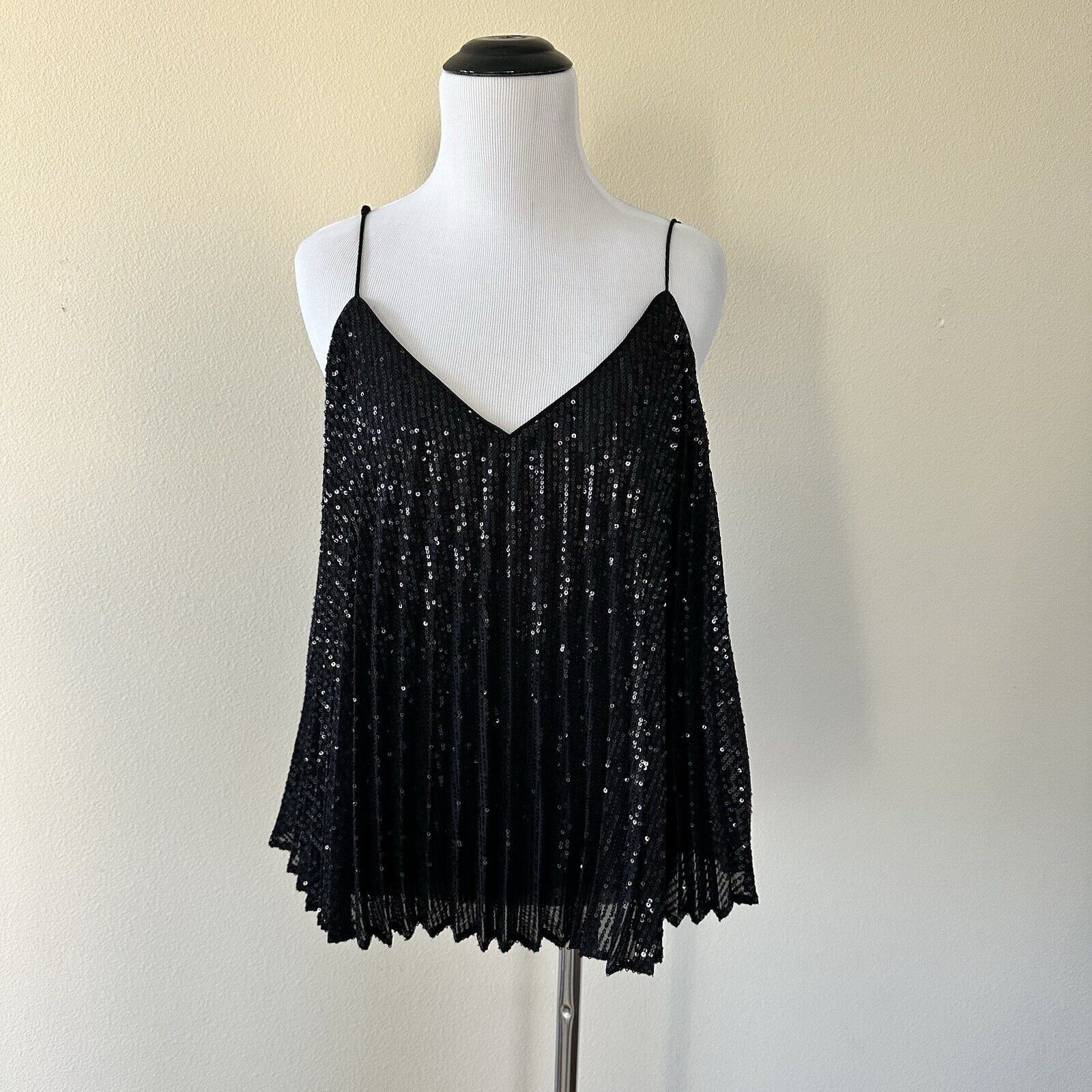 Banana Republic Banana Republic Black Pleated Sequin Trapeze Tank Small NWT Size S / US 4 / IT 40 - 1 Thumbnail