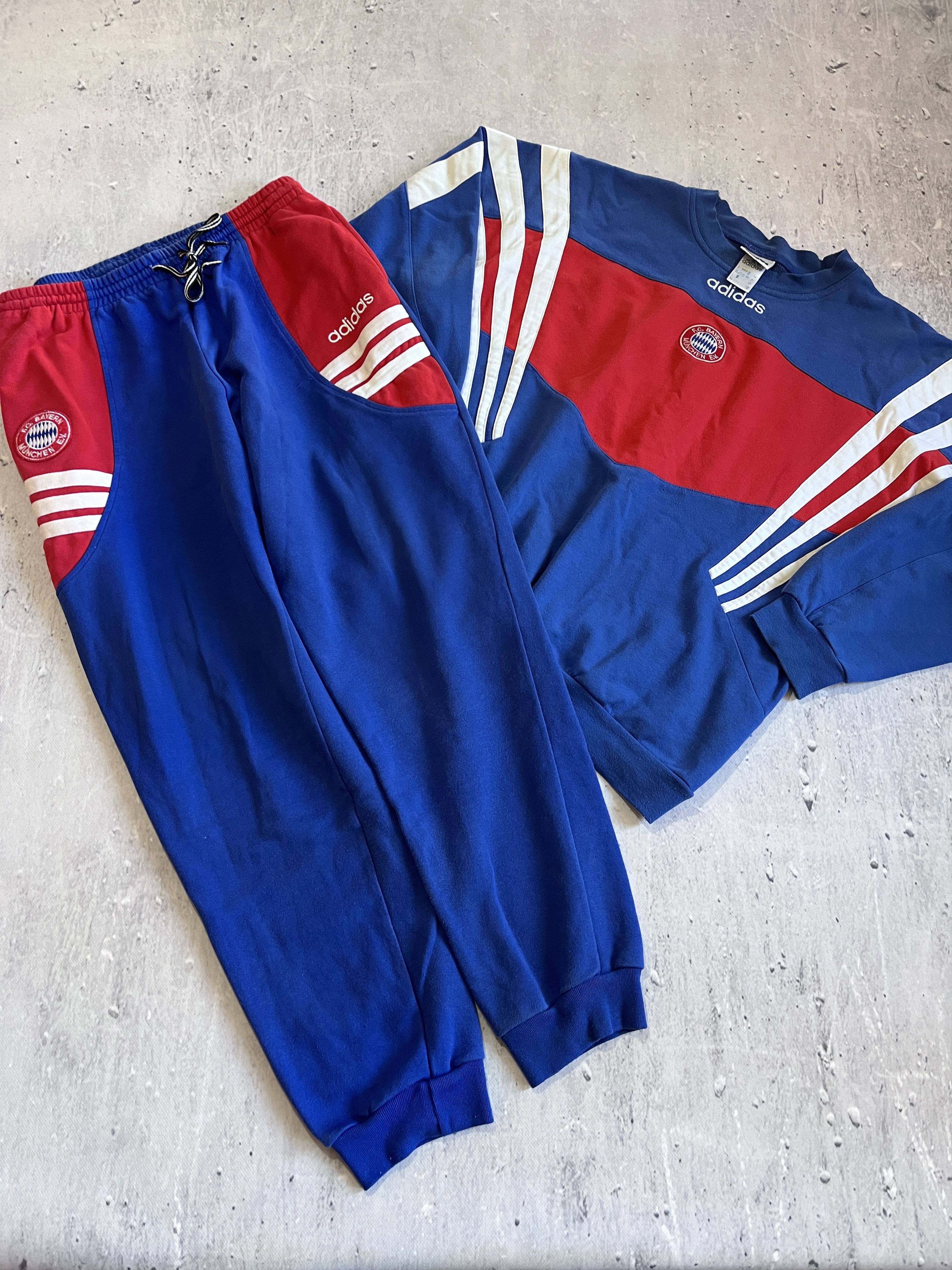 Adidas ADIDAS BAYERN MUNICH VINTAGE 90S FOOTBALL SOCCER TRACKSUIT Size US L / EU 52-54 / 3 - 1 Thumbnail