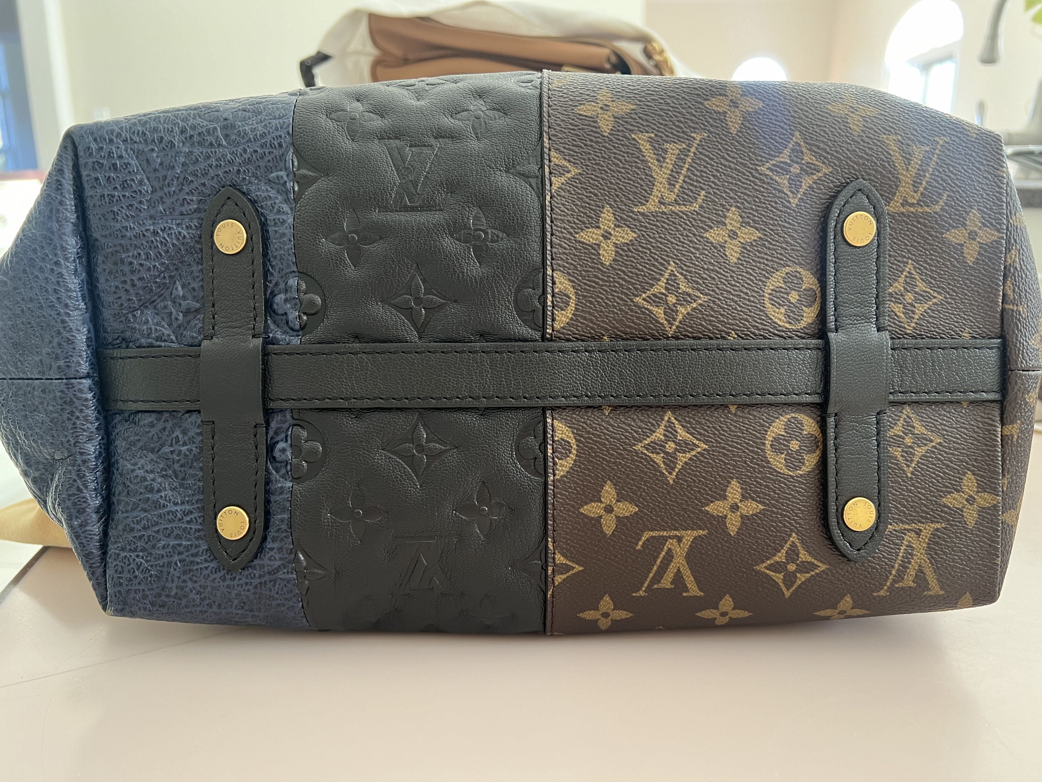 Louis Vuitton Louis Vuitton Marine Monogram Canvas & Leather Bag Size ONE SIZE - 10 Thumbnail