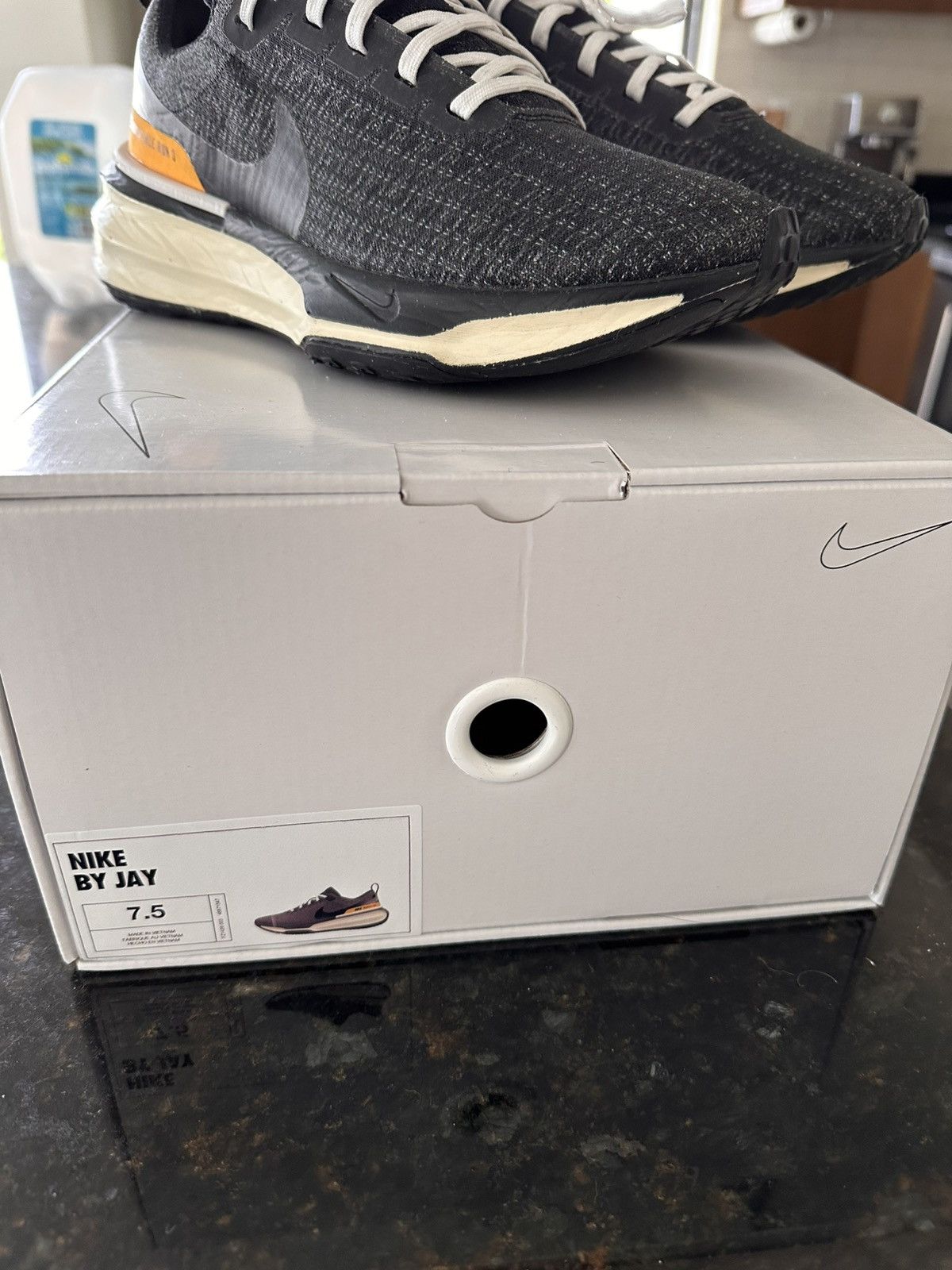 Nike Invincible Run 3 Size US 7.5 / EU 40-41 - 2 Thumbnail