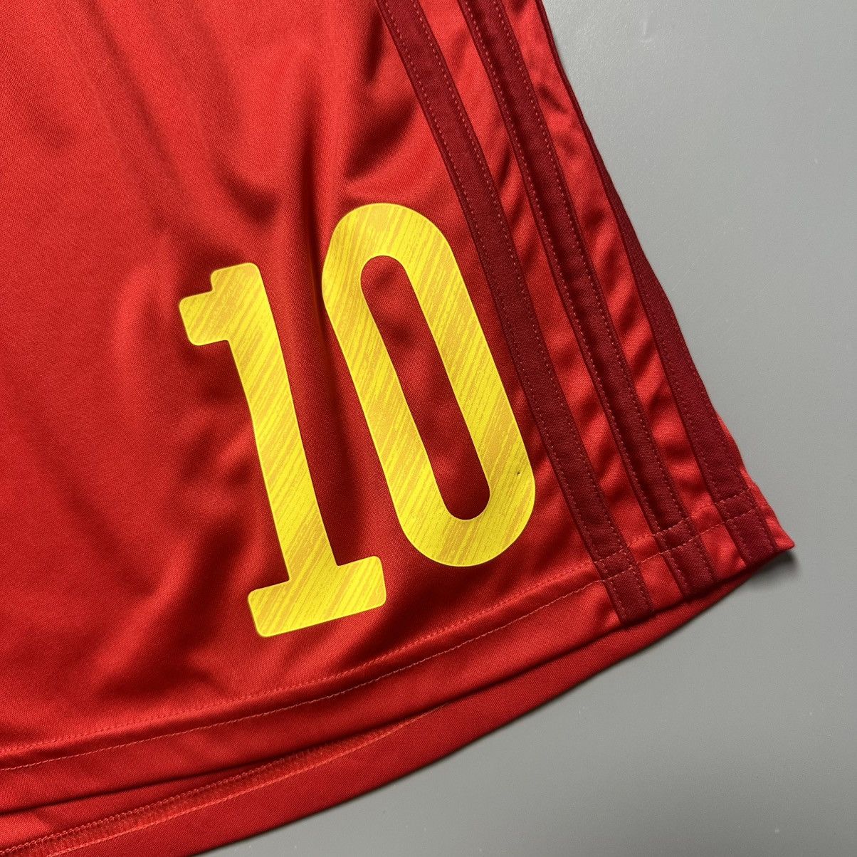 Vintage BELGIUM ADIDAS 2018 WORLD CUP SOCCER HOME SHORTS #10 HAZARD Size US 38 / EU 54 - 3 Thumbnail