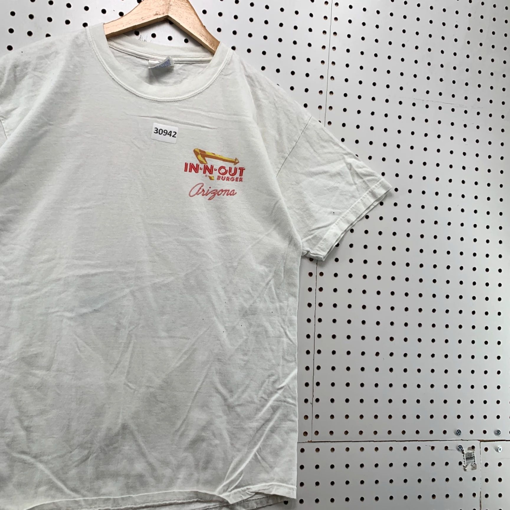 Hanes VINTAGE Hanes IN N Out Arizona Shirt Graphic White Classic Car T-Shirt Adult Medium 21X28 Mens Size US M / EU 48-50 / 2 - 5 Thumbnail