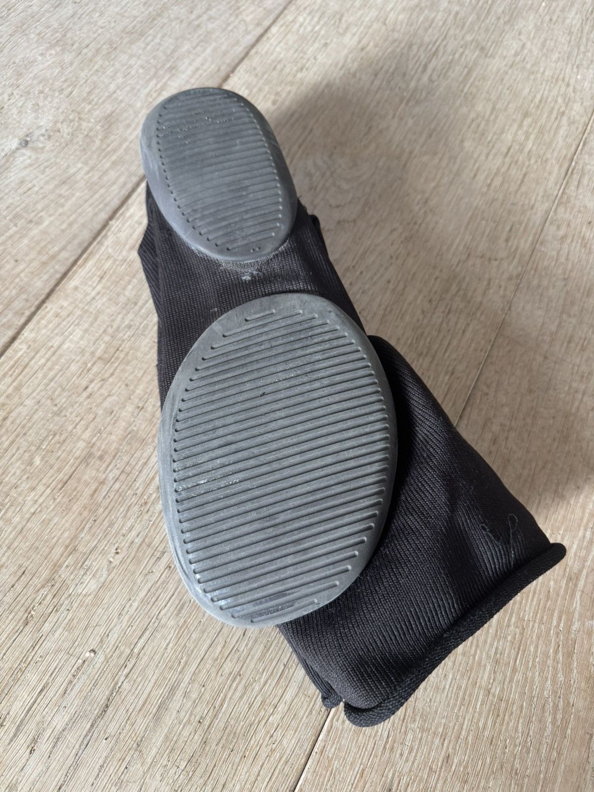 Yeezy Yeezy Pods Size US 9.5 / EU 42-43 - 3 Thumbnail