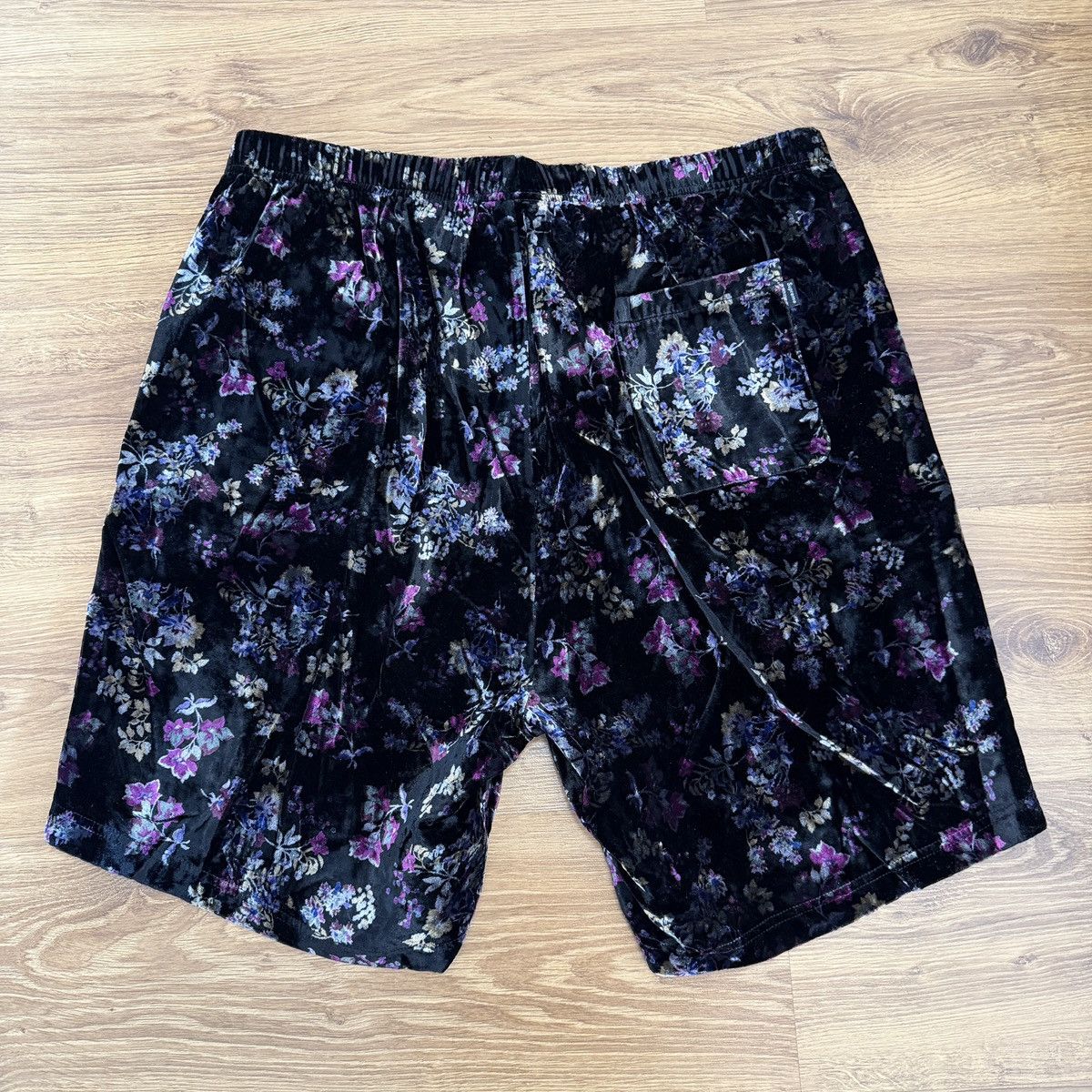 Supreme Supreme Floral Velour Shorts Size Large Size US 35 - 3 Thumbnail