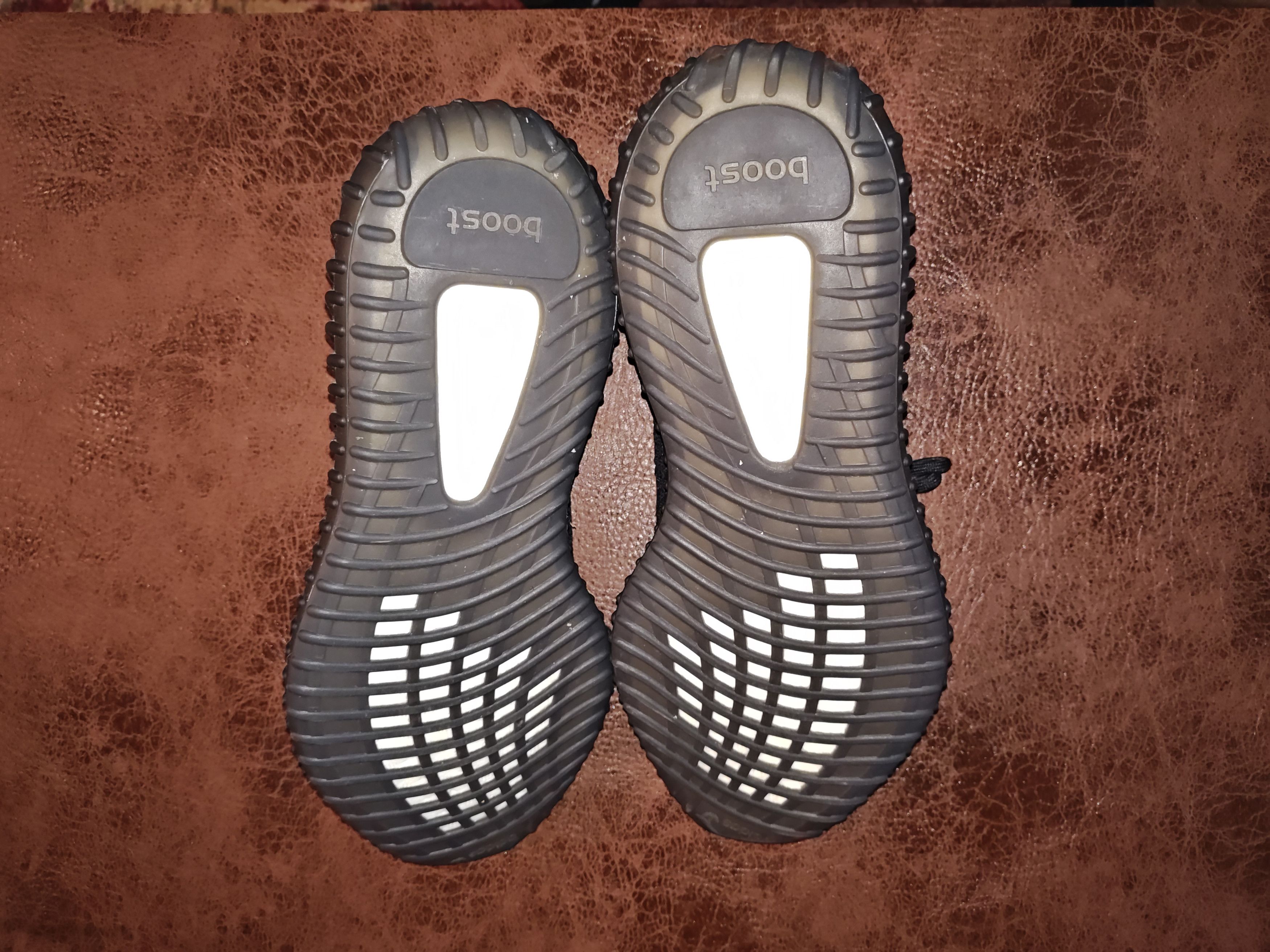 Adidas × Yeezy Adidas Yeezy 350 Boost V2 Bred Size US 10.5 / EU 43-44 - 6 Thumbnail
