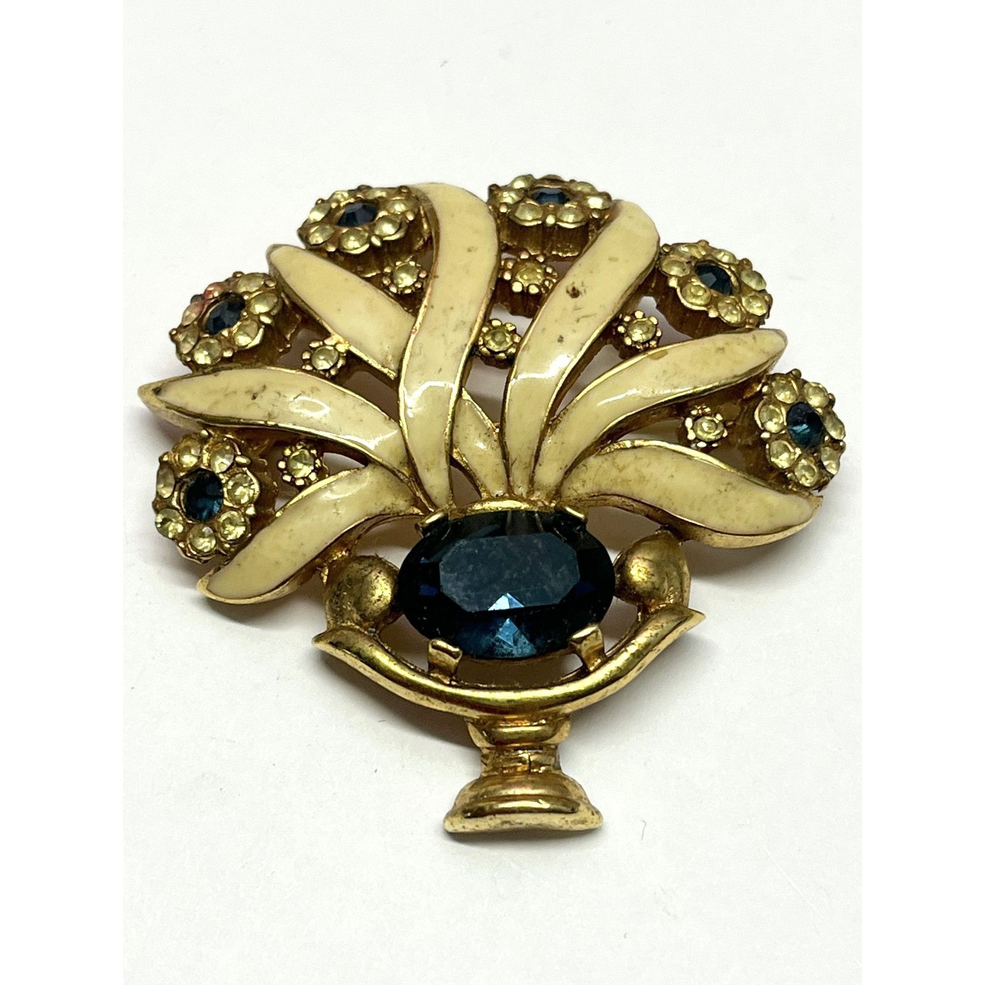 image of Vintage Flower Bouquet Brooch Pin in Gold, Women's