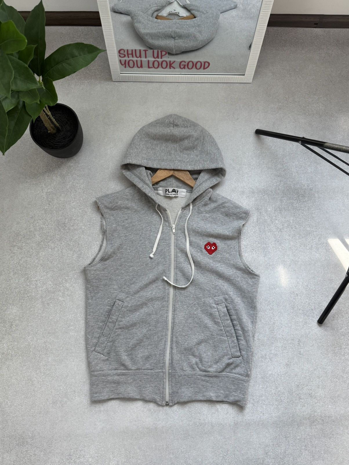 Comme des Garcons Comme des Garçons Play Hoodie Vest Zip-Up Heart Sleeveless Size US S / EU 44-46 / 1 - 1 Thumbnail