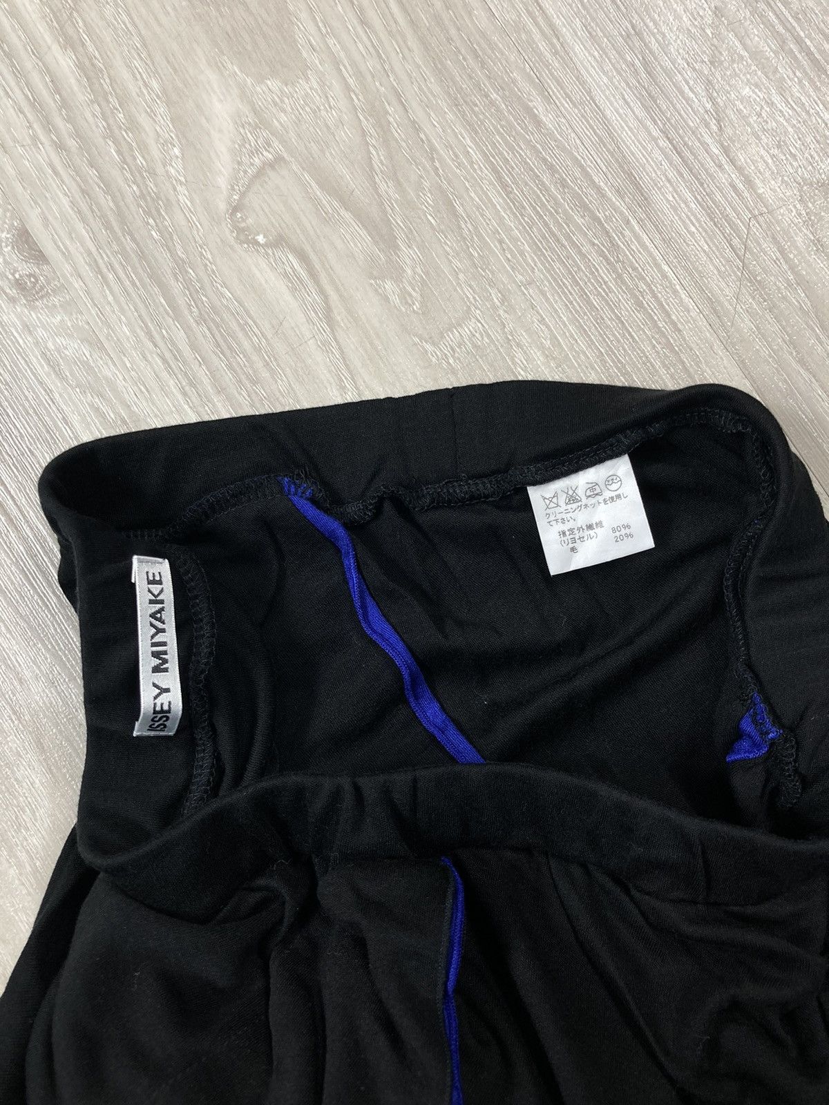 Issey Miyake × Pleats Please Issey Miyake Pleats Please Issey Miyake Pleated Textile Midi Skirt Size 28" / US 6 / IT 42 - 5 Thumbnail