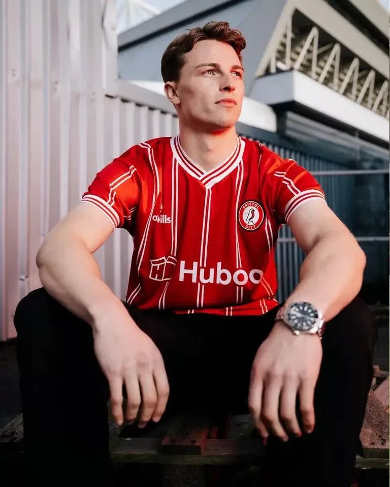 Other BRISTOL CITY 2023 2024 HOME FOOTBALL SHIRT SOCCER JERSEY Size US L / EU 52-54 / 3 - 8 Thumbnail