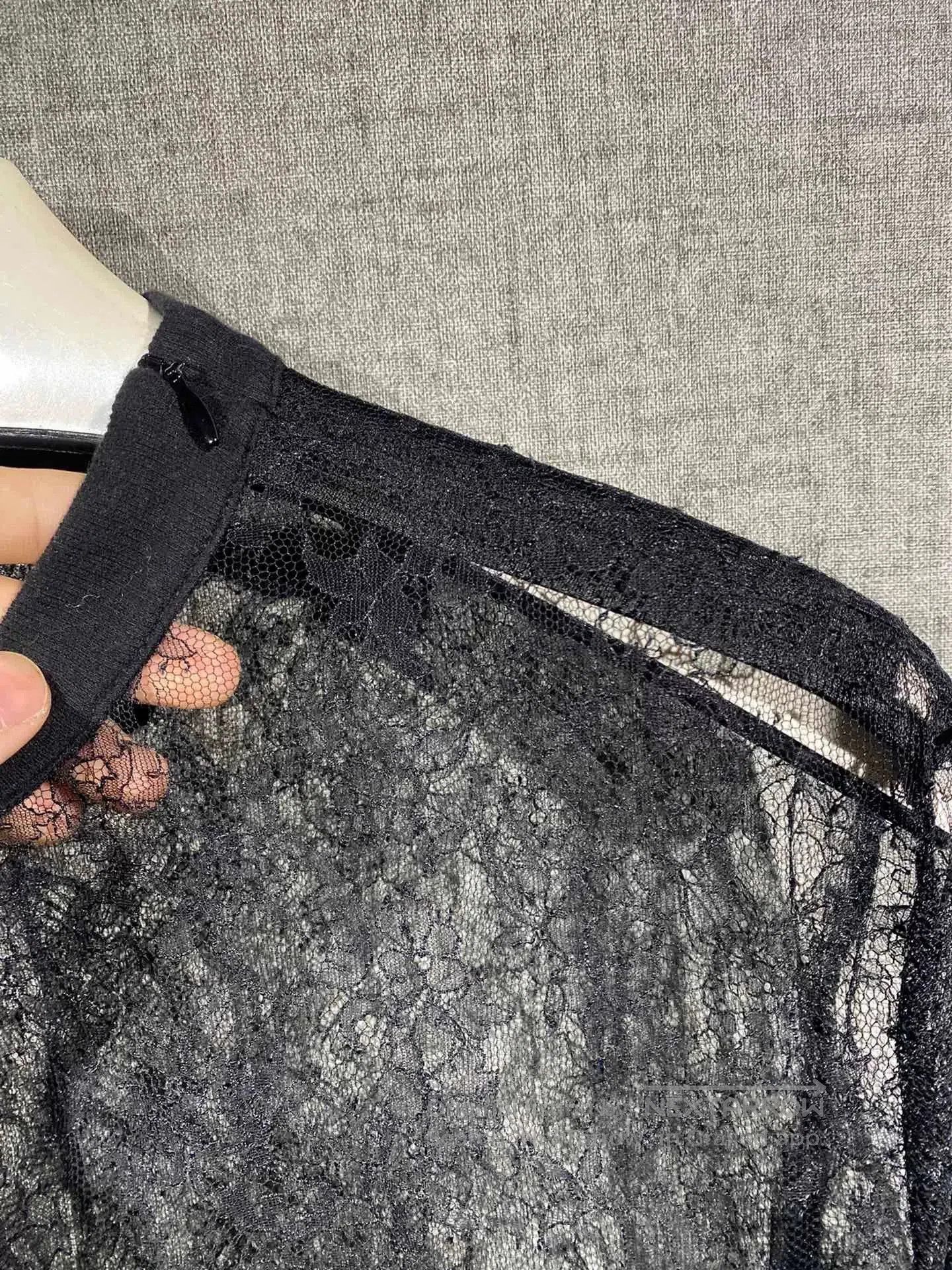 Givenchy givenchy women's lace top. Size S / US 4 / IT 40 - 4 Thumbnail