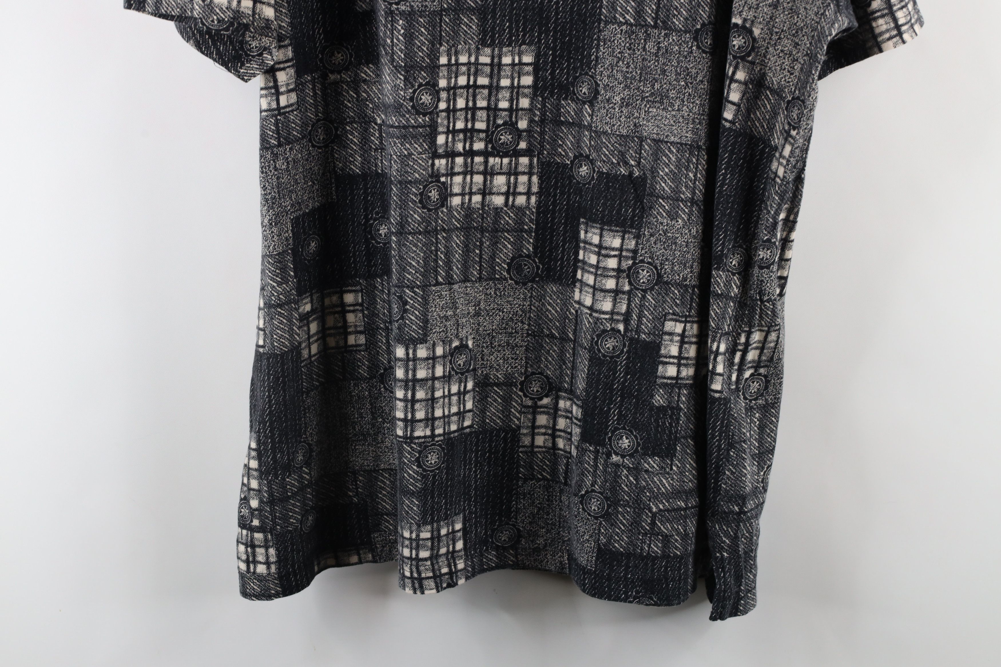 Vintage Vintage 90s Streetwear Geometric All Over Print Polo Shirt Size US XXL / EU 58 / 5 - 8 Thumbnail