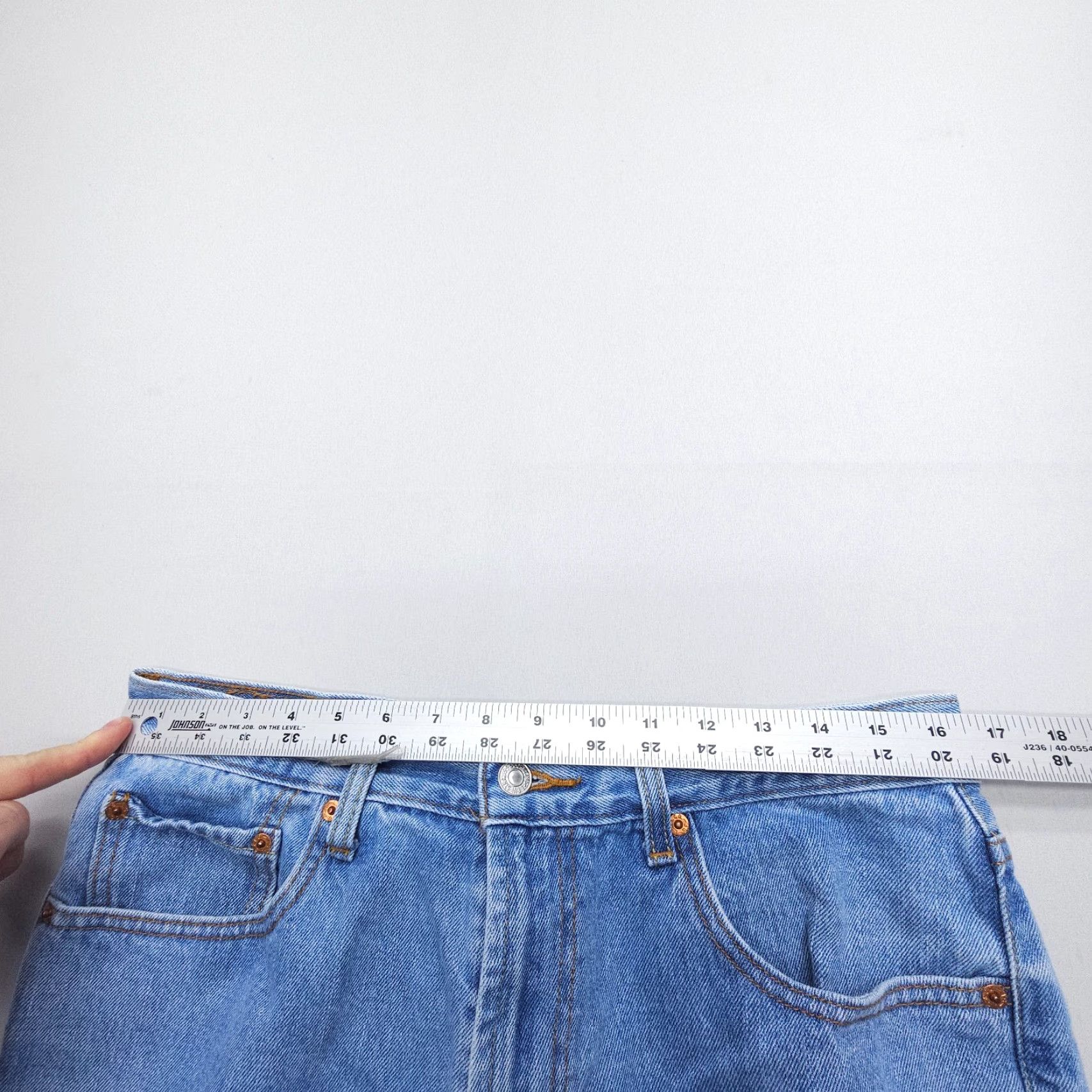 Levi's VINTAGE Levi's 550 Jeans Men 34 x 28.5 Relaxed Tapered Blue Denim 5-Pocket American 90s Theme Mens Size US 34 / EU 50 - 6 Thumbnail