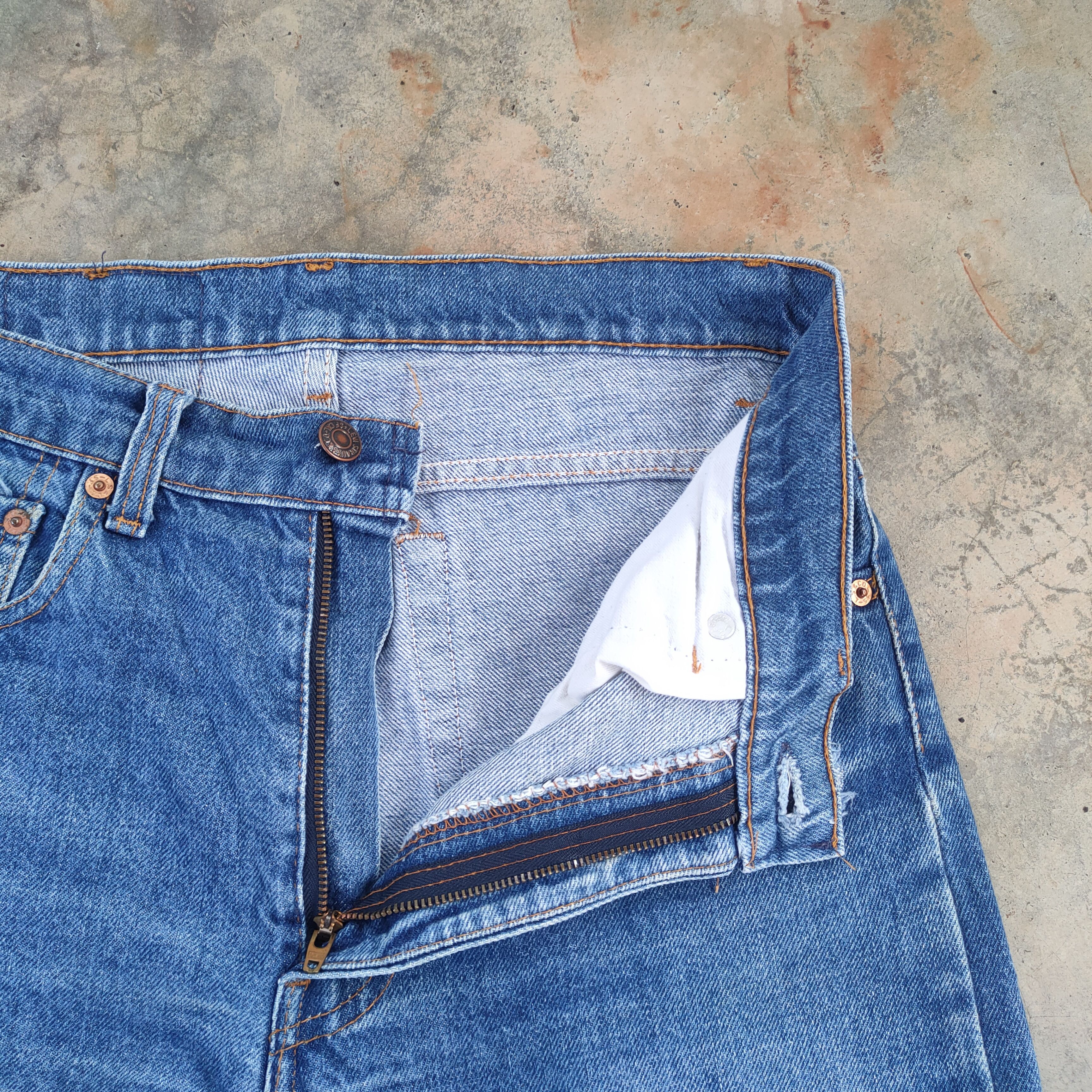 Levi's Vintage Clothing W30 VINTAGE LEVI'S 505 FADED DISTRESSED RIPPED JEANS PANTS Size US 30 / EU 46 - 7 Thumbnail