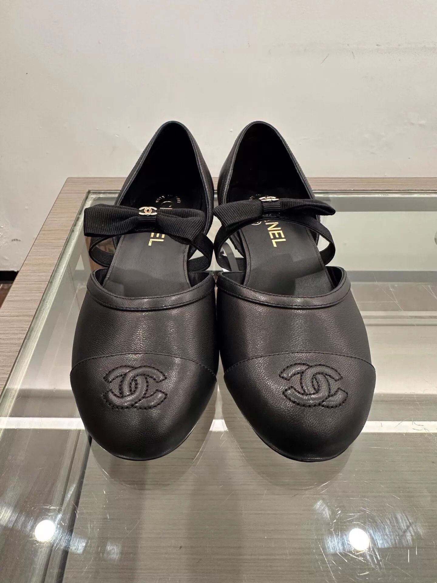 Chanel Chanel CC embossed bow Mary Janes black Size US 5.5 / IT 35.5 - 4 Thumbnail