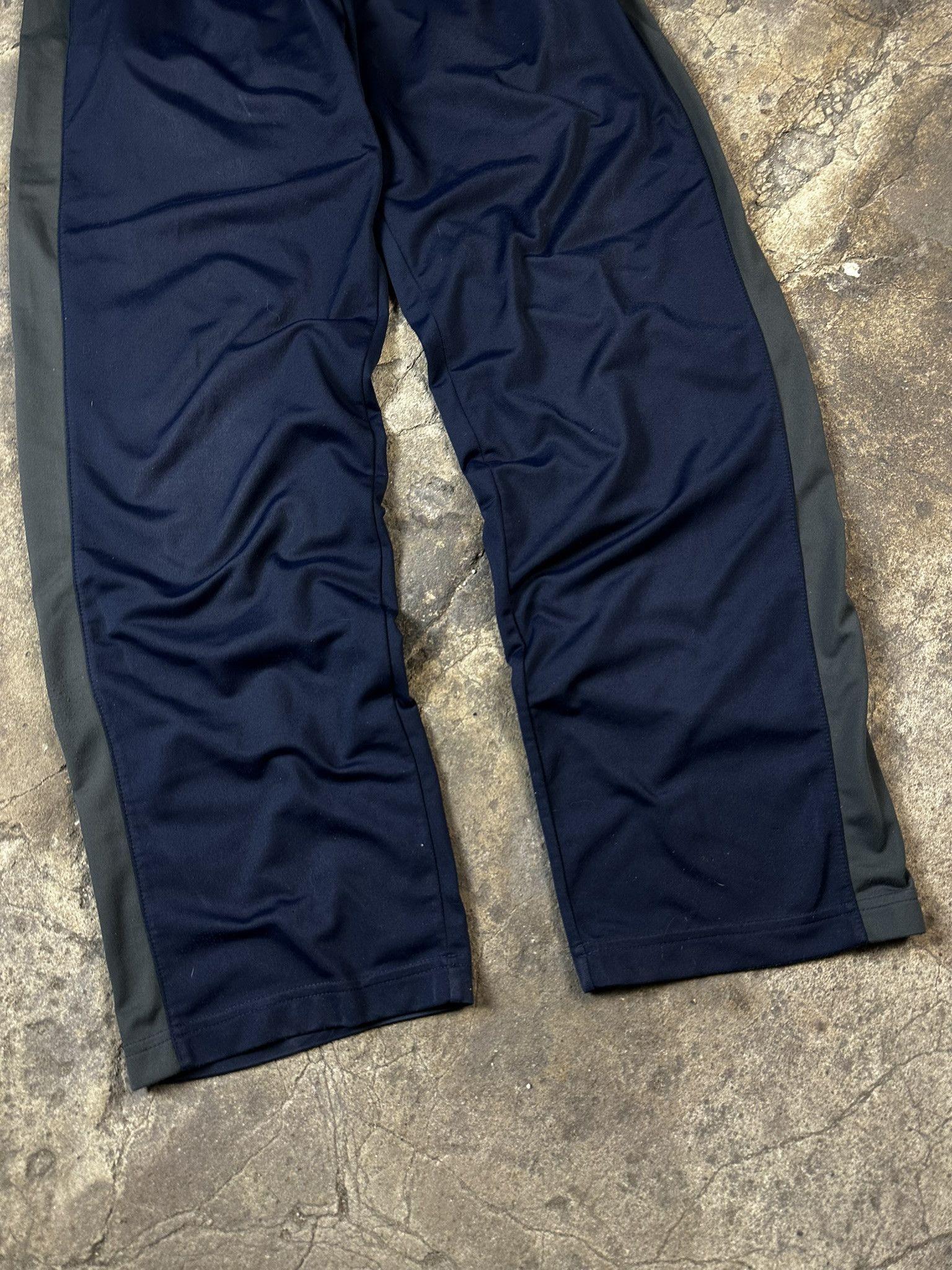 Nike 00s Vintage Nike Nylon Oversized Y2k Trackpants Size US 32 / EU 48 - 2 Thumbnail