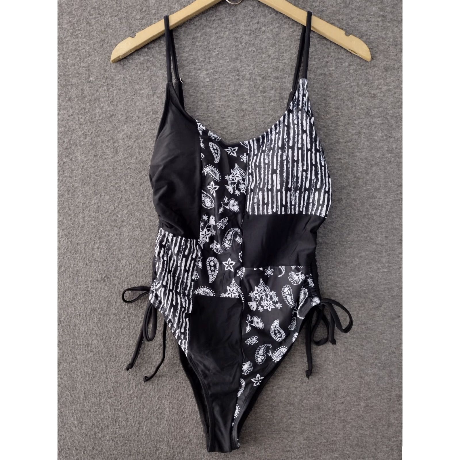 Vintage Women's Black and White Graphic Padded One Piece Swimsuit L - Nike? Size ONE SIZE - 2 Thumbnail