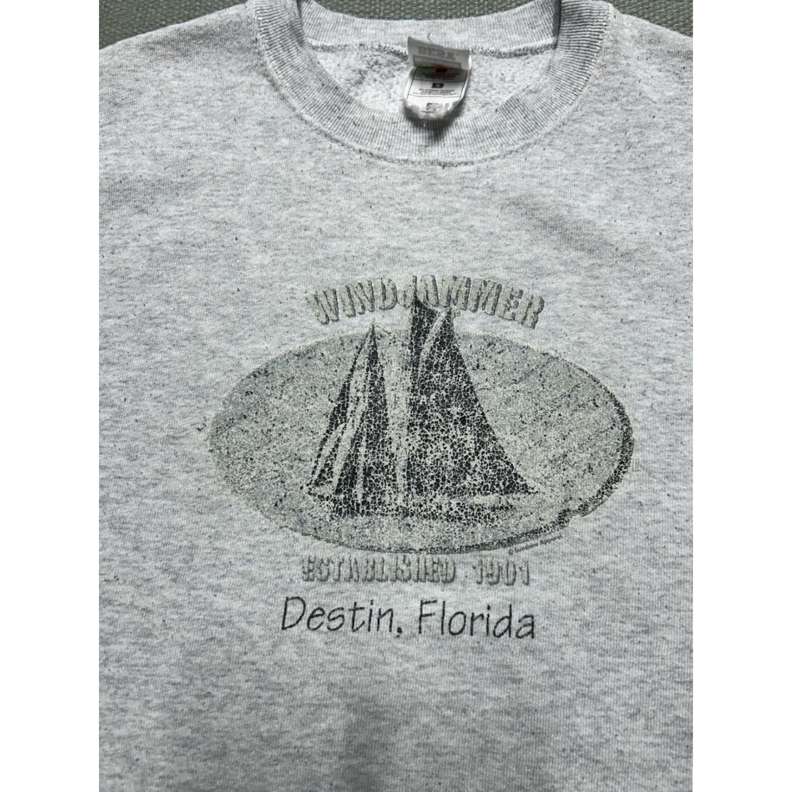 destin VINTAGE Sweatshirt Windjammer Destin Florida Sailboat Ocean Beach L Large Gray Mens Pullover Crewneck Size US L / EU 52-54 / 3 - 2 Thumbnail