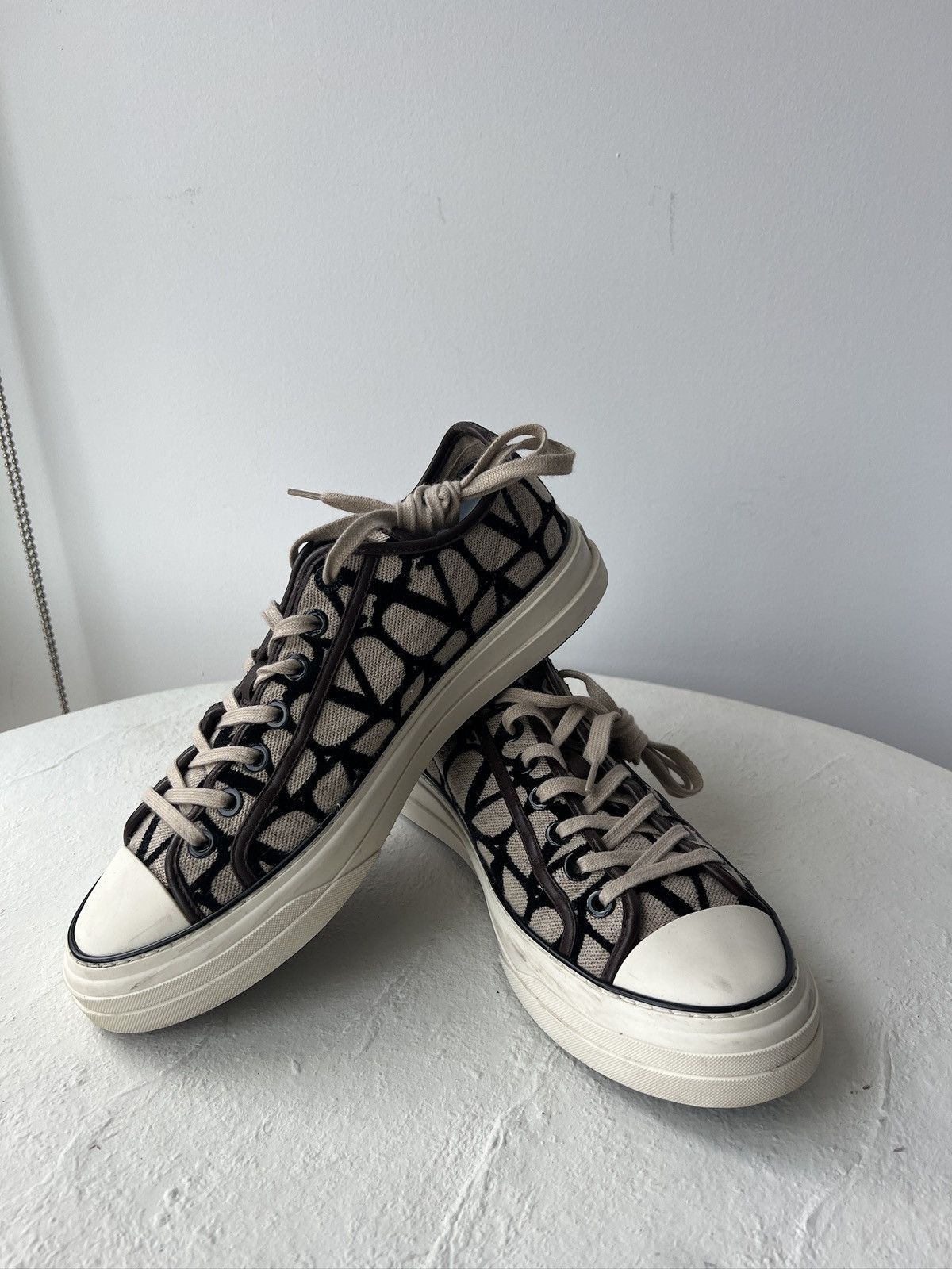 Valentino Canvas Sneakers with Signature "V" Pattern Size US 9 / EU 42 - 4 Thumbnail