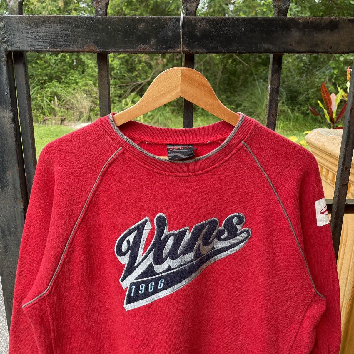 Vans × Vintage 🔥Vintage 90s VANS Embroidered Big Spellout Skate Sweatshirts Size US M / EU 48-50 / 2 - 3 Thumbnail