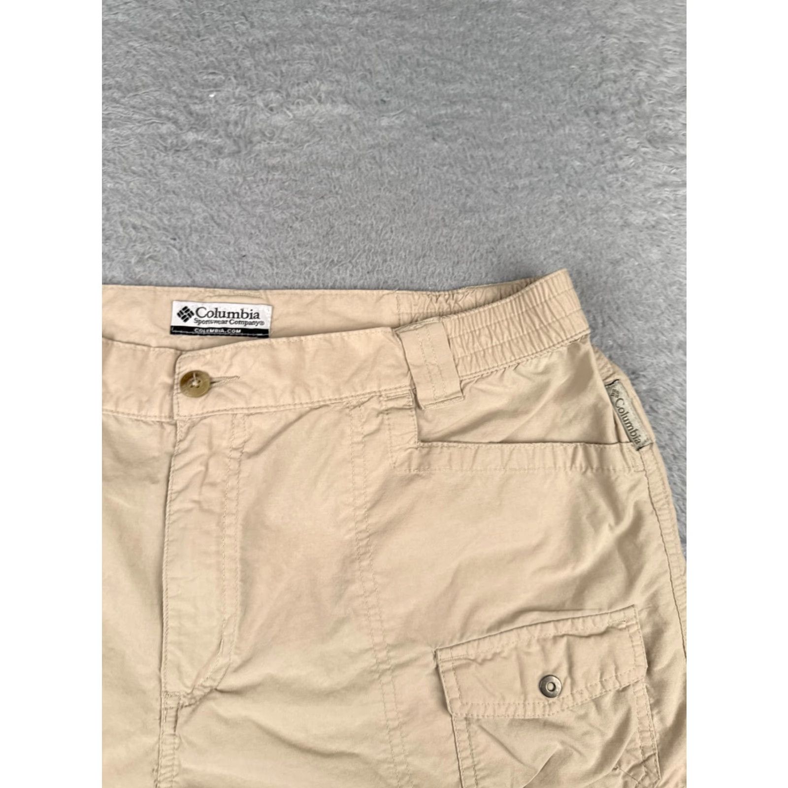 Vintage Columbia Shorts Women Large Beige Cargo Elastic Waist Cotton Nylon Blend 34x5 Cargo Pocket Logo 5 in Inseam Regular Vintage No Size 36" / US 14 / IT 50 - 5 Thumbnail