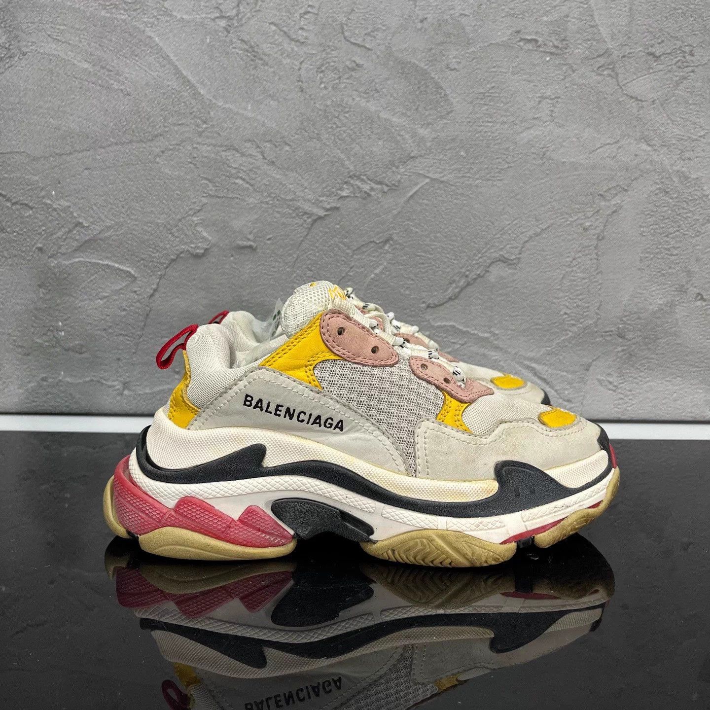 Balenciaga Balenciaga Triple S Dad Shoe women's 35 95 new Size US 4 / IT 34 - 3 Thumbnail
