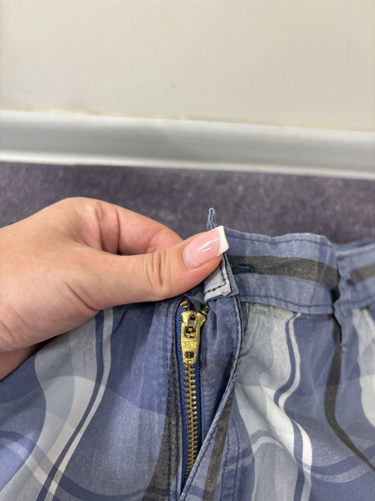 Vintage Vintage Wrangler USA Blue Check Utility Hype Cargo Shorts Size US 38 / EU 54 - 9 Thumbnail
