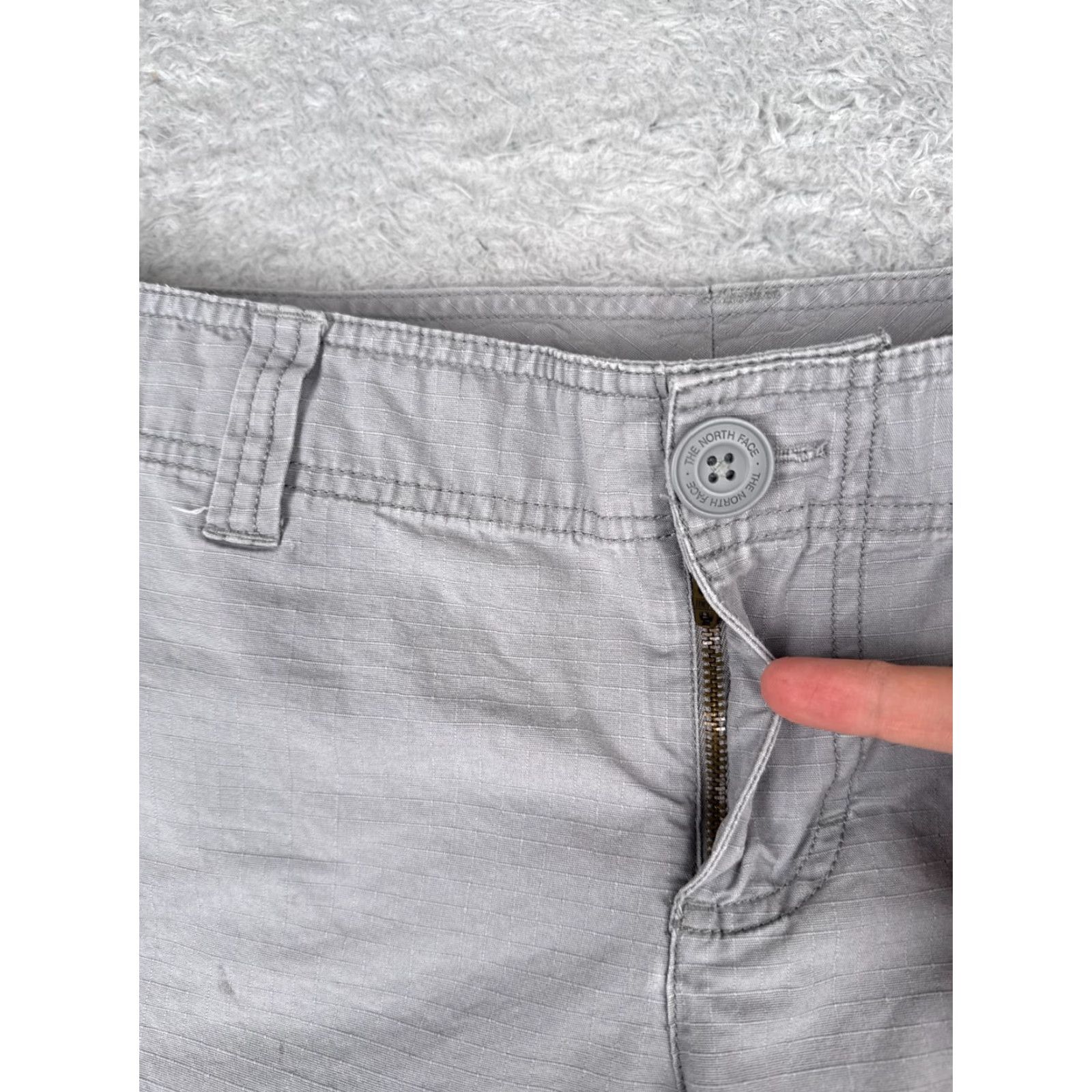 The North Face The North Face Shorts Womens 8 L Gray Cargo Ripstop Hike Camp Fishing 32x11 Size 30" / US 8 / IT 44 - 6 Thumbnail