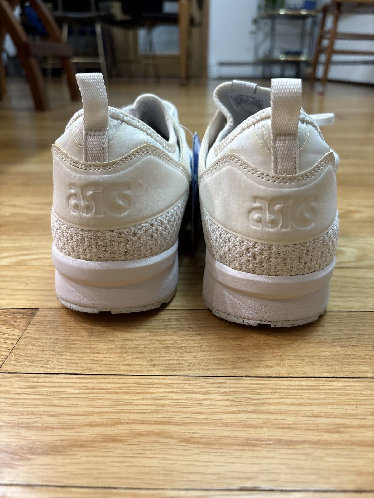 Asics NWT! Men’s Asics Gel Lyte 5! Triple white. Size 11 Size US 11 / EU 44 - 4 Thumbnail