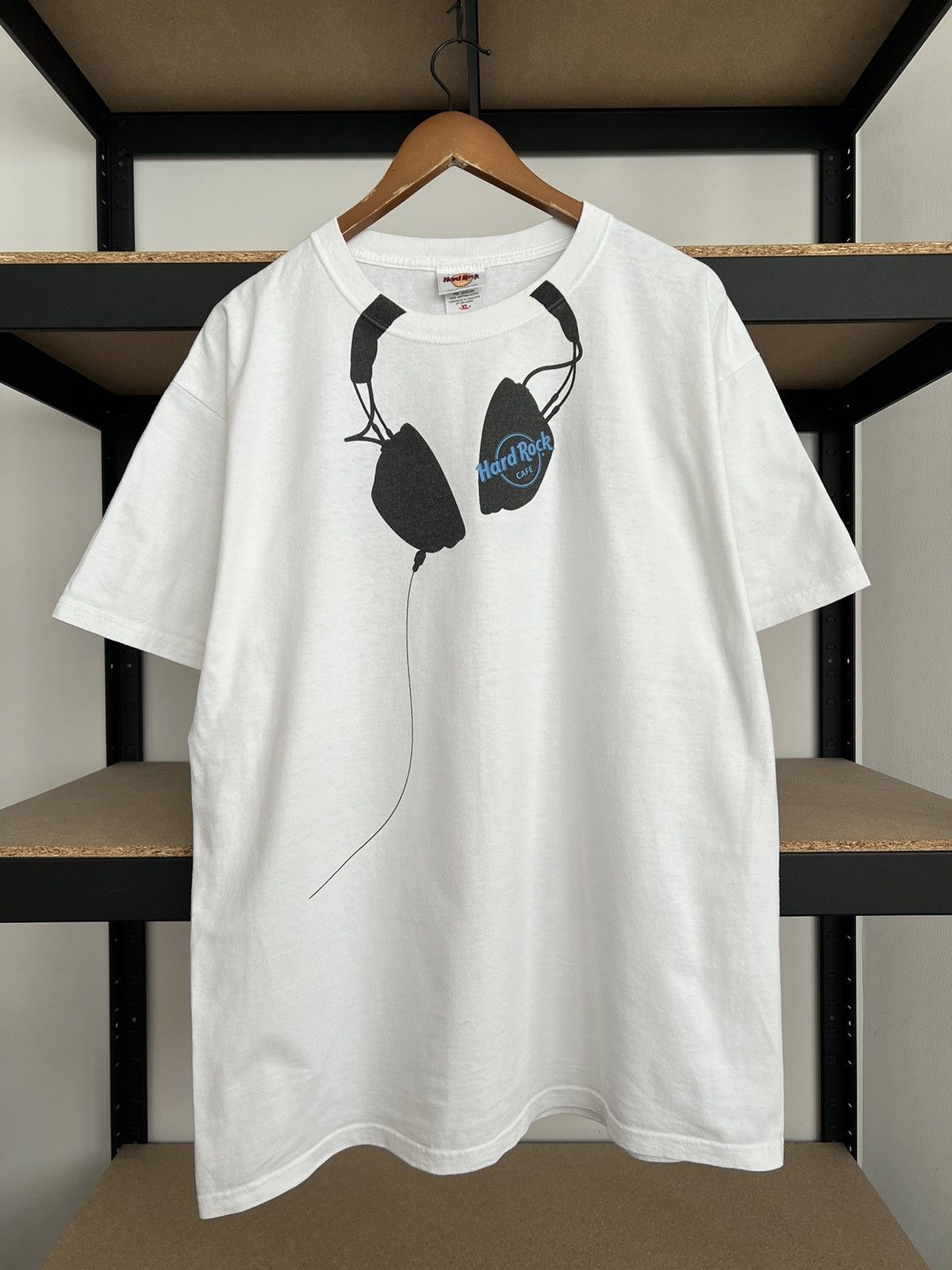Hard Rock Cafe Vintage 2000s Hard Rock Cafe Headphones Miami Rocks T-shirt Size US XL / EU 56 / 4 - 1 Thumbnail