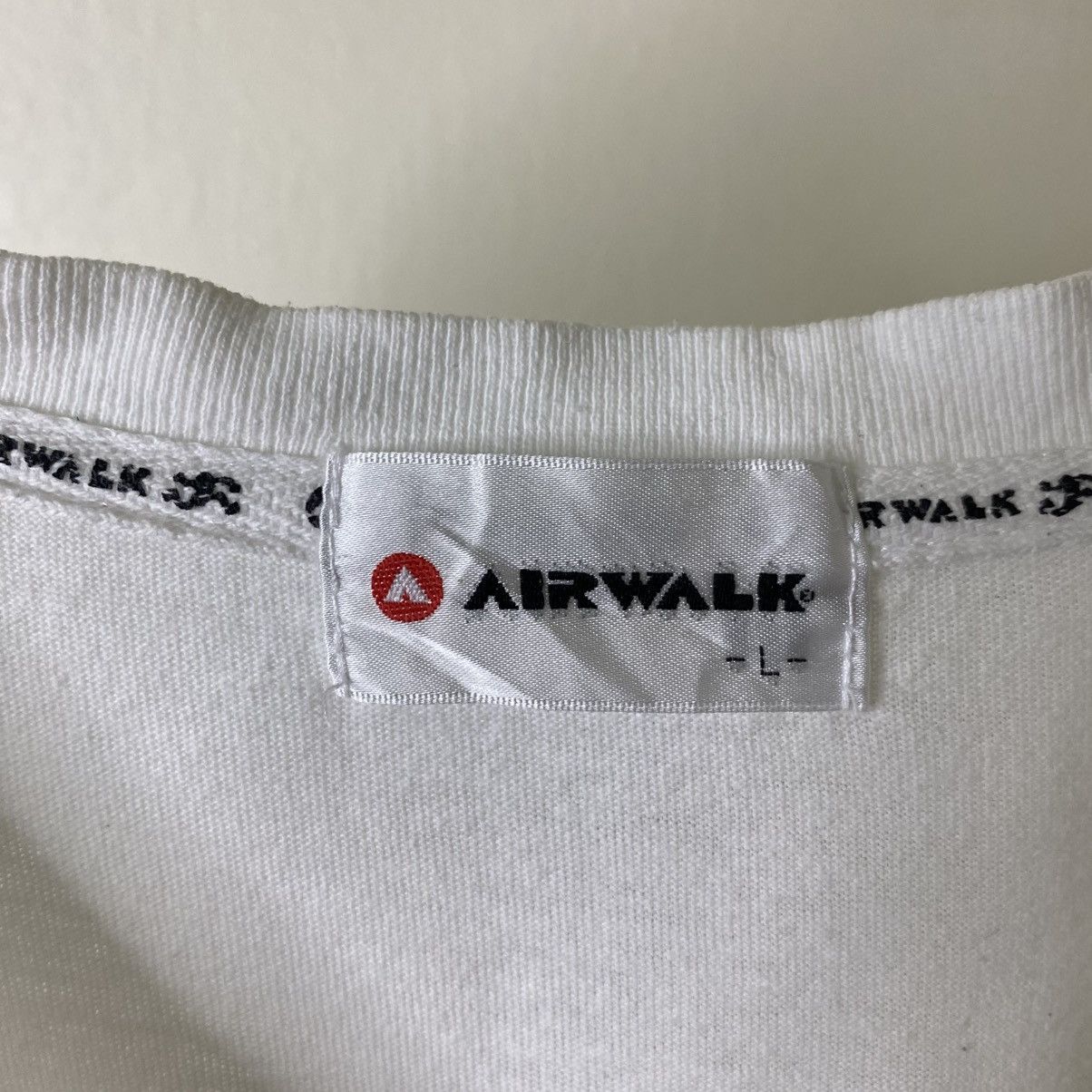 Airwalk Vintage Y2K Airwalk Skateboard Skater Streetwear Tee Size US L / EU 52-54 / 3 - 3 Thumbnail