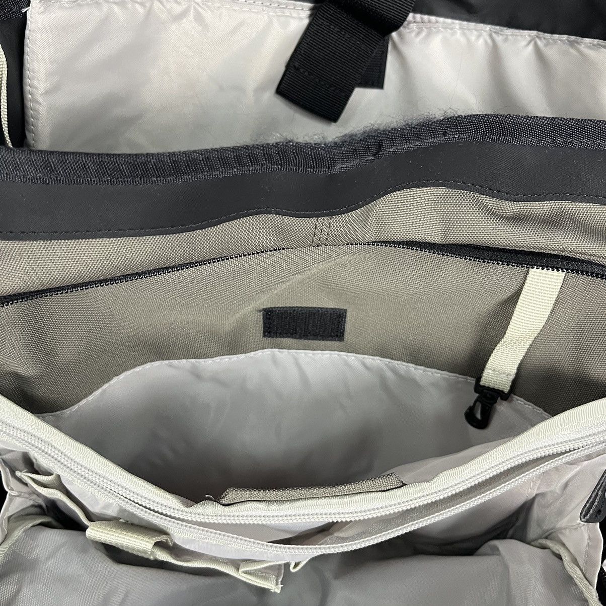 Nike × Vintage Nike Vintage 00’s Centre Swoosh Crossbody Messenger Bag Size ONE SIZE - 9 Thumbnail