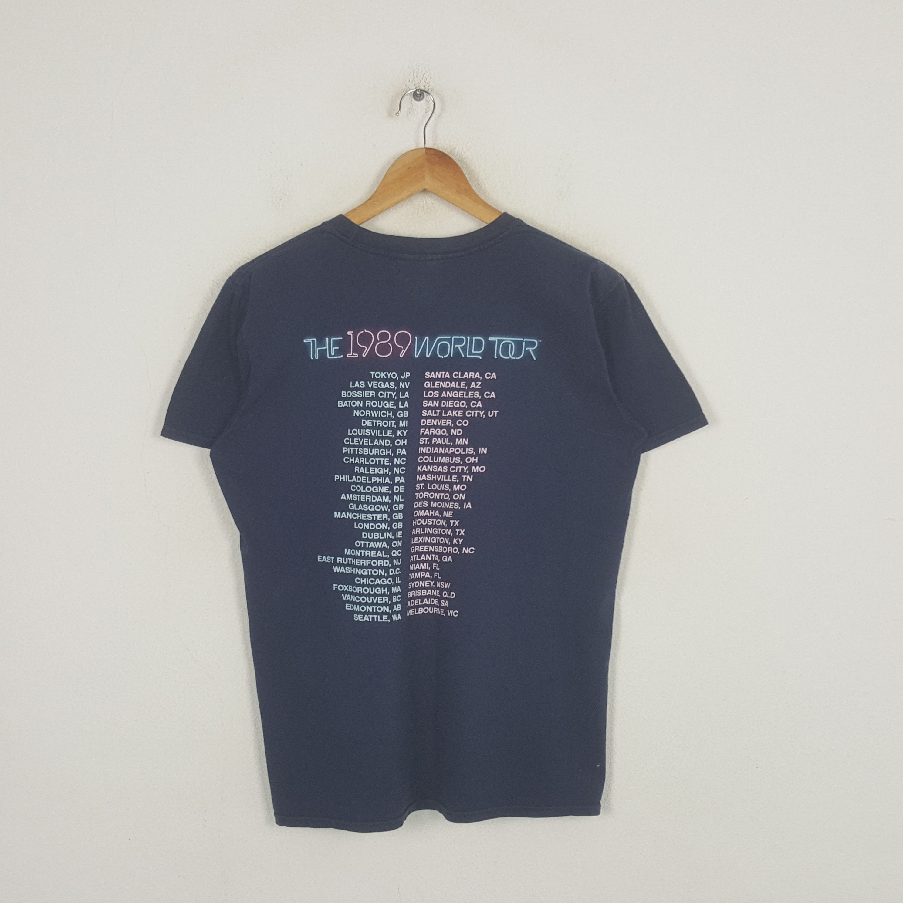 Band Tees Vintage Taylor Swift American Solo Singer Tshirt C301N2 Size US M / EU 48-50 / 2 - 3 Thumbnail