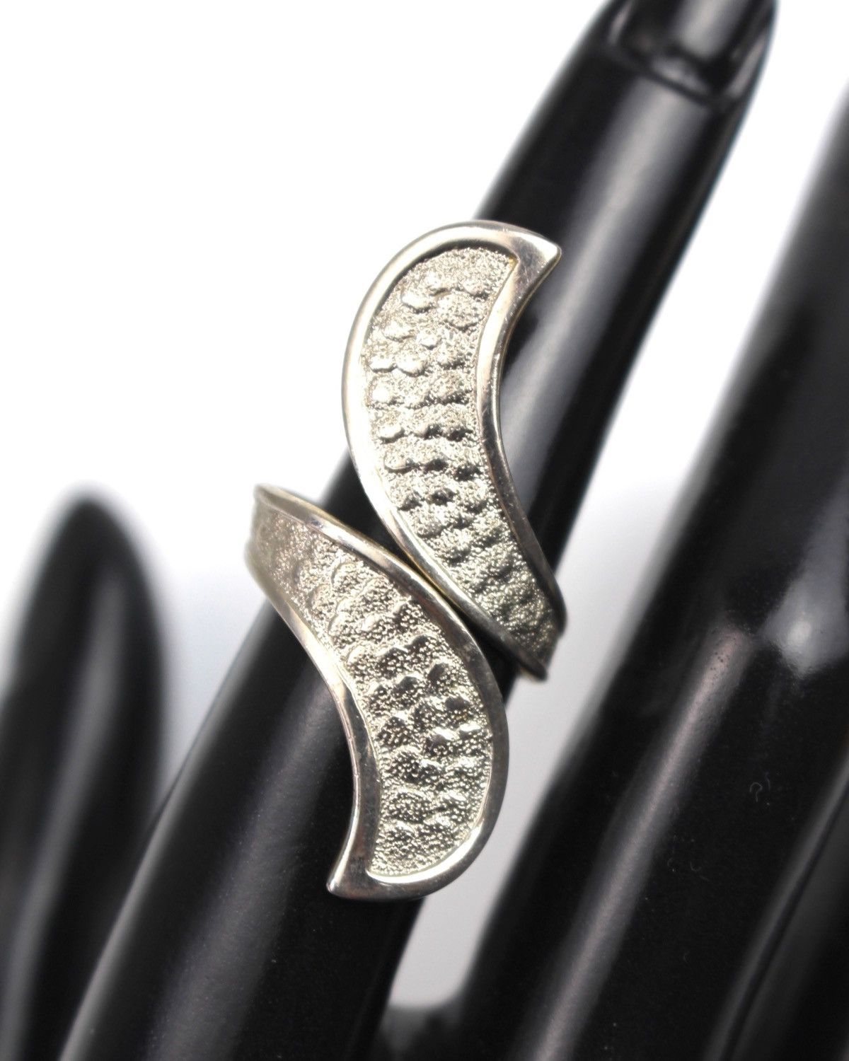 Hysteric Glamour 2000S JAPANESE MADE ARCHITECTURAL TEXTURED BYPASS RING Size ONE SIZE - 1 Thumbnail