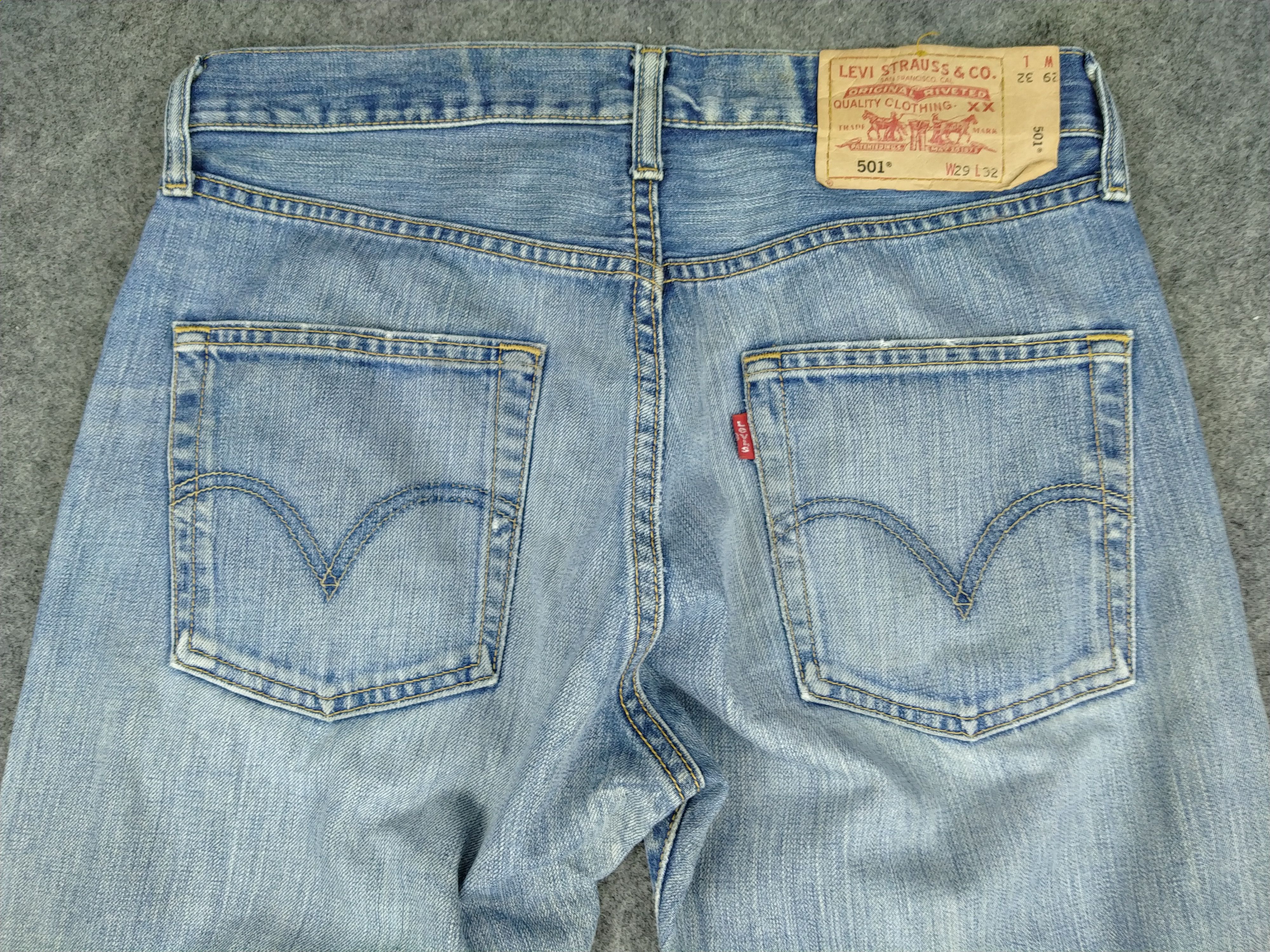 Levi's Vintage Levi's 501 Light Blue Wash Denim 30x32 -JN786 Size US 30 / EU 46 - 4 Thumbnail