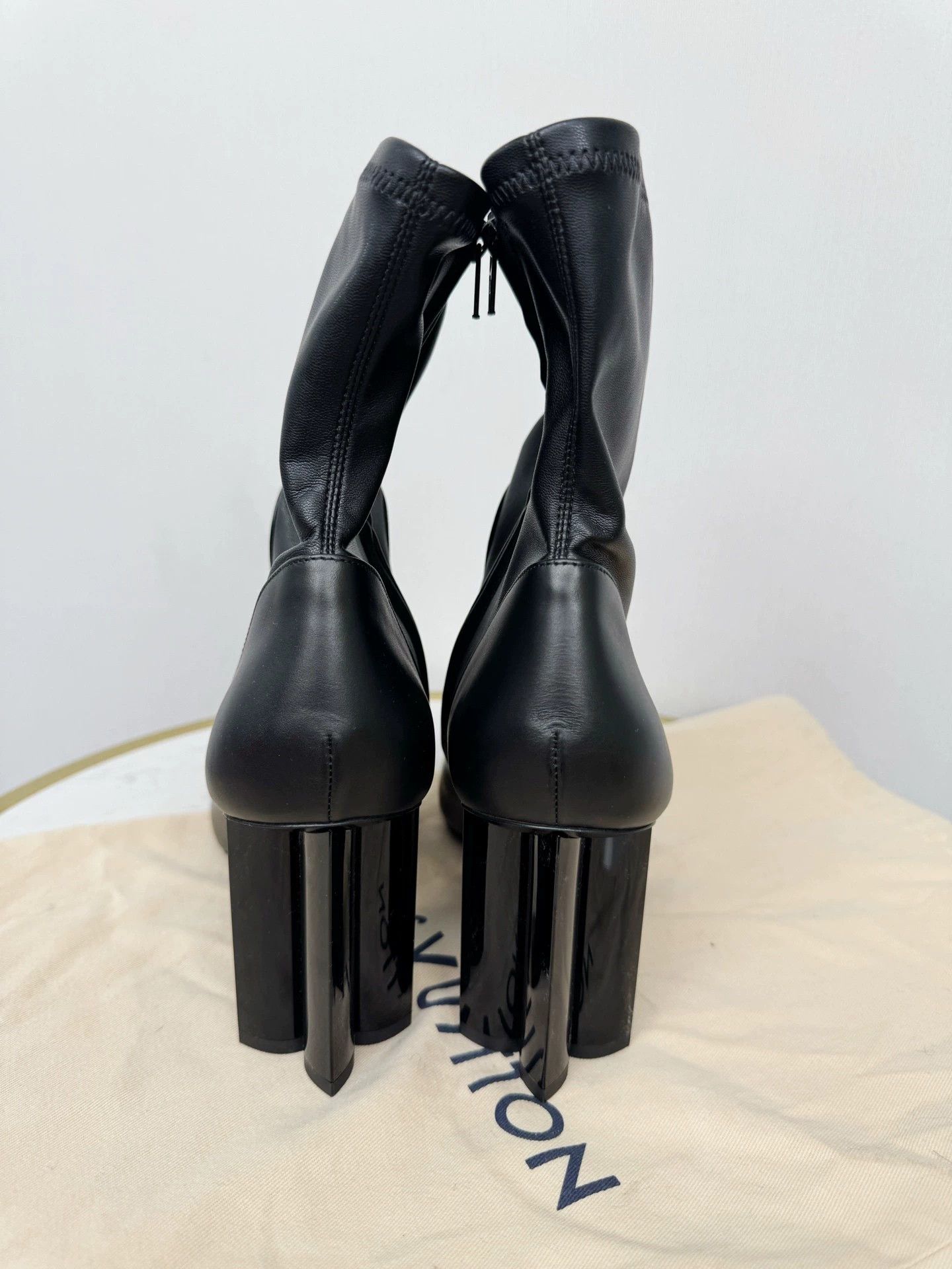 Louis Vuitton Brand new Louis Vuitton boots, authentic Size US 7 / EU 40 - 2 Thumbnail
