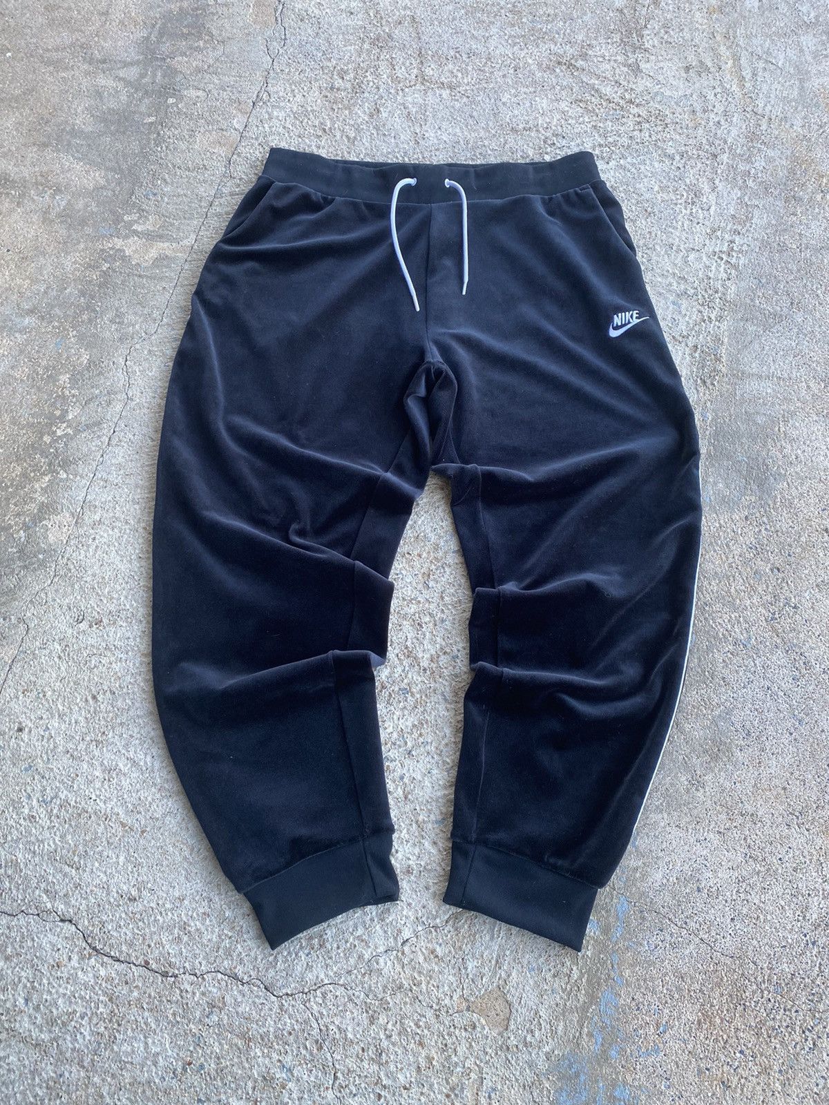 Nike × Vintage Vintage Y2K Nike Velour Black Velvety Jogger Sweatpants Size US 32 / EU 48 - 1 Thumbnail
