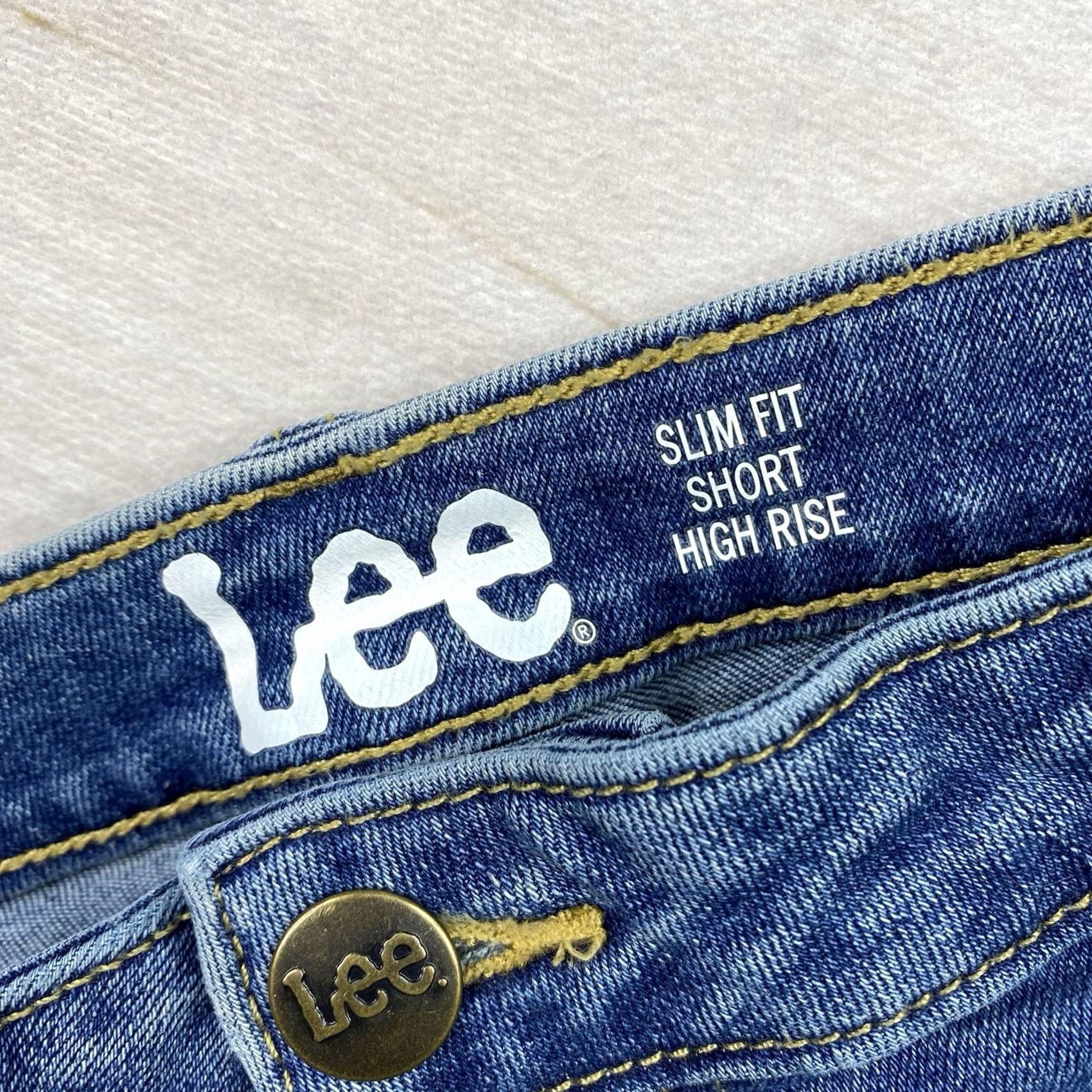 Lee Lee Shorts Womens 22 Slim High Rise Medium Wash Denim 5" Inseam Stretch Pockets 5-Pocket Design Casual Summer Spring Mens Womens Girls Boys Size 40" / US 18 - 6 Thumbnail