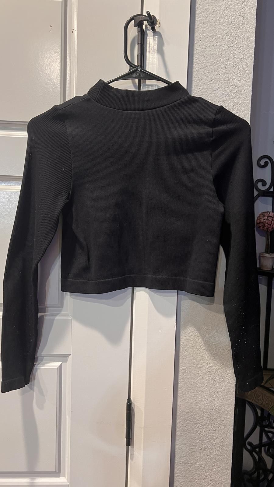 Aran Isles Knitwear Aura Black Cropped Long Sleeve Top Size M / US 6-8 / IT 42-44 - 1 Thumbnail
