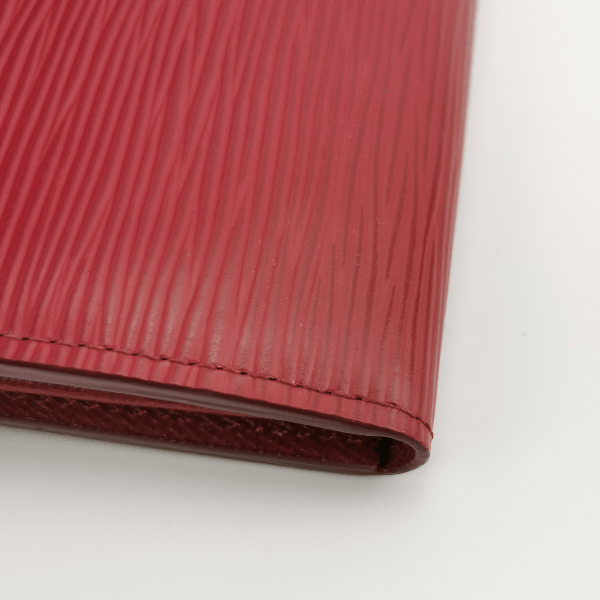 Louis Vuitton Louis Vuitton (LV) Sarah leather solid color water ripple s Size ONE SIZE - 7 Thumbnail
