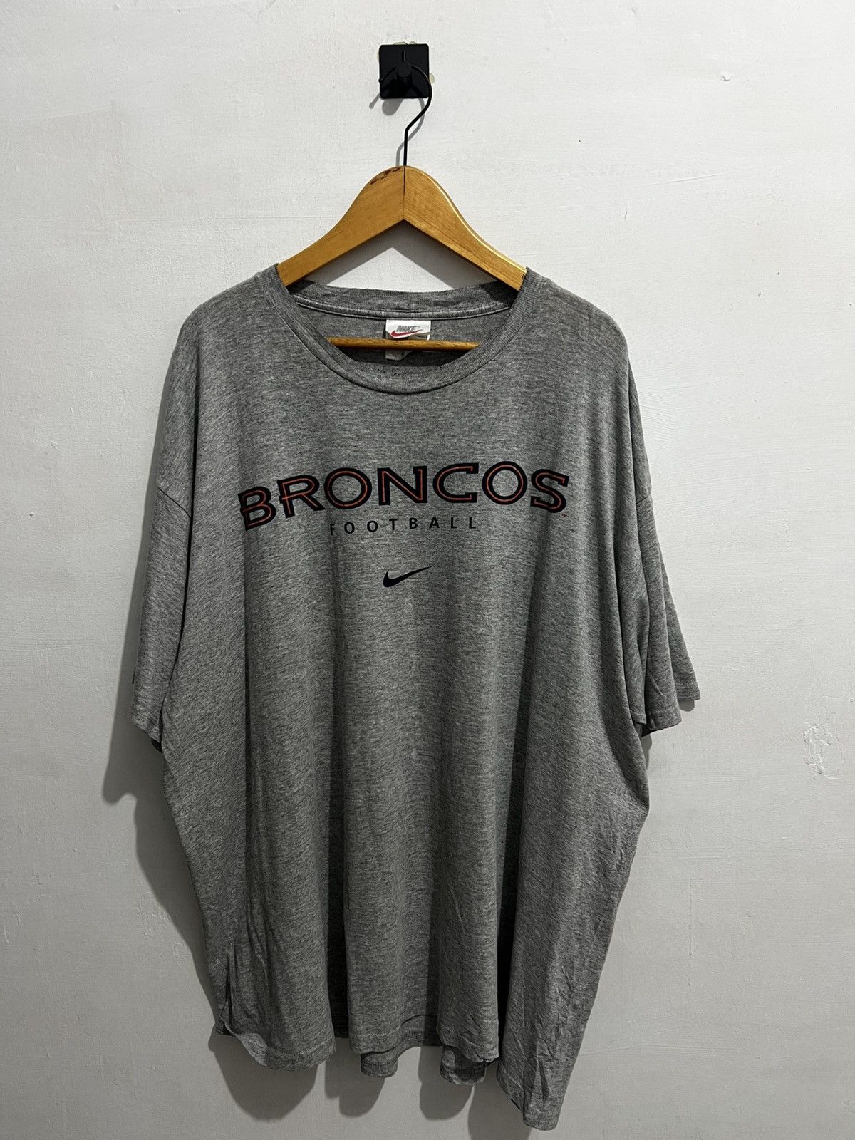 Nike Vtg Nike NFL Broncos Tshirt Size US XL / EU 56 / 4 - 1 Thumbnail