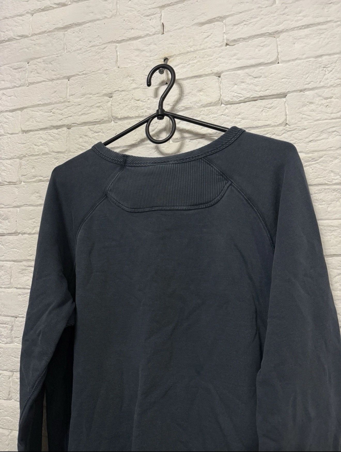 Diesel Vintage Diesel Y2K Sweatshirt Reverse Embroidered Huge Logo Size US L / EU 52-54 / 3 - 7 Thumbnail