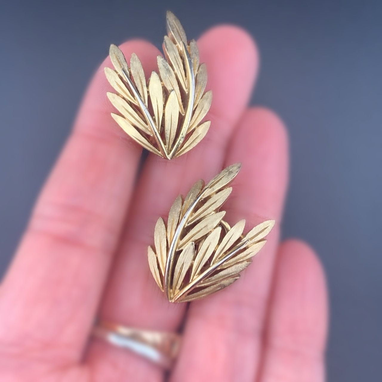Other Vintage Signed Trifari Gold Tone Leaf Clip On Earrings 1.25" Size ONE SIZE - 3 Thumbnail