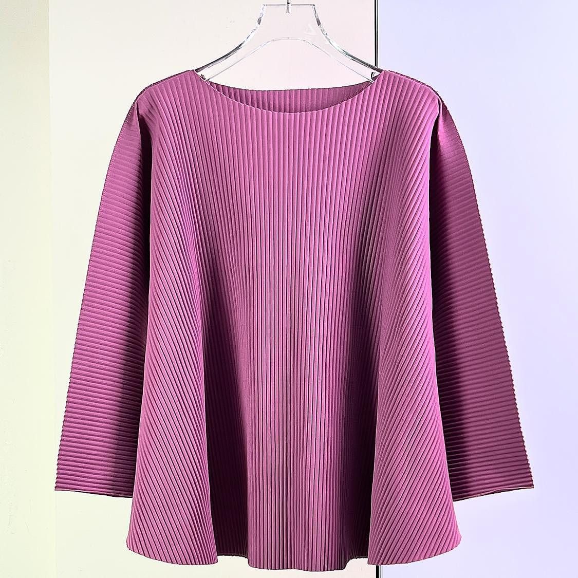 Issey Miyake Issey Miyake me Pleated Top Size OS Size ONE SIZE - 1 Thumbnail