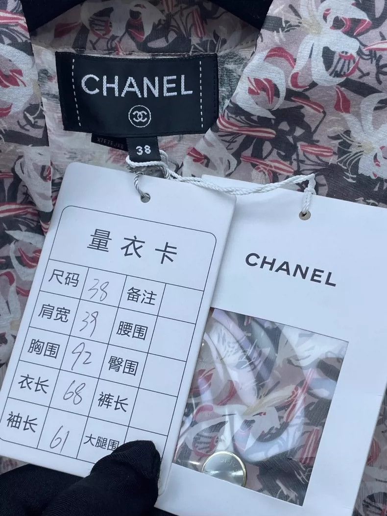 Chanel Chanel 23A silk shirt with broken flowers 2504-Nextarrow Size XS / US 0-2 / IT 36-38 - 5 Thumbnail