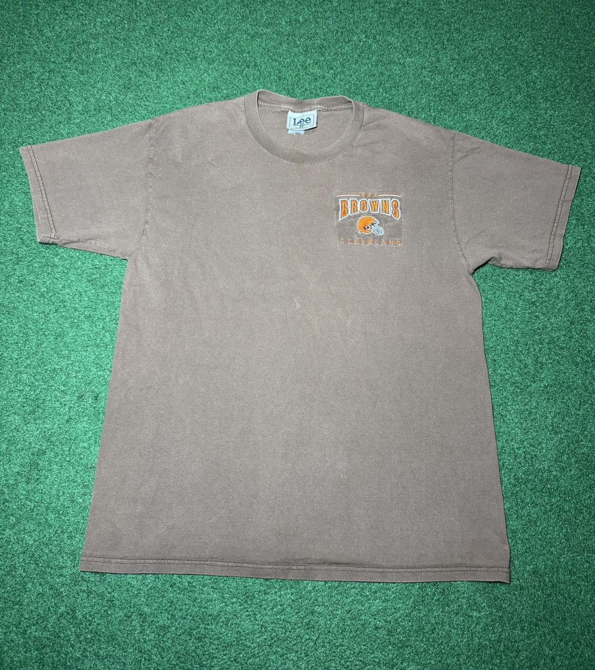 Vintage Vintage 90s Cleveland Browns Lee Sport Nutmeg Faded T Shirt Size US L / EU 52-54 / 3 - 1 Thumbnail