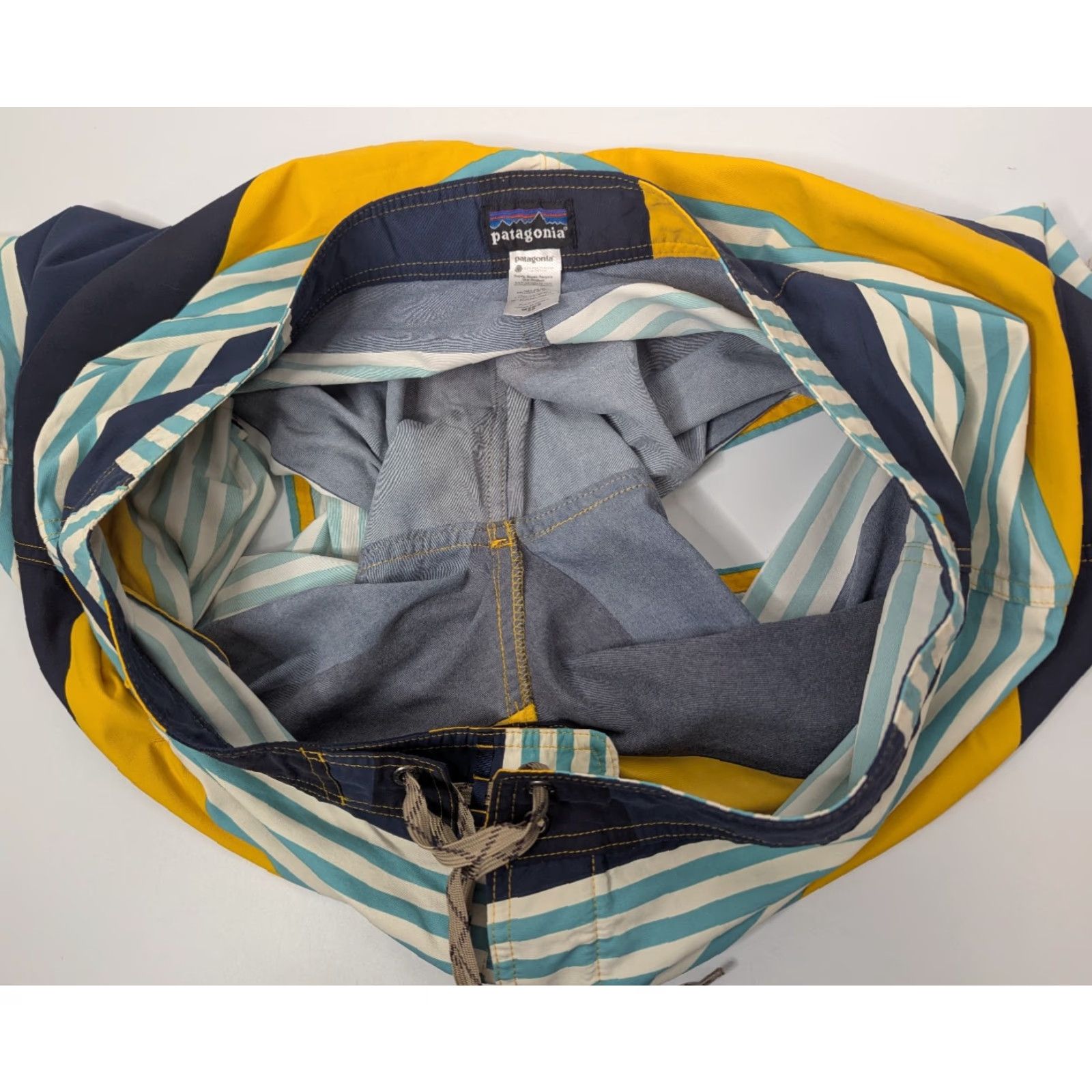 Patagonia Patagonia Shorts Men's 38 Striped Wavefarer Board Swim Trunks Beach Boardshorts Size US 38 / EU 54 - 6 Thumbnail