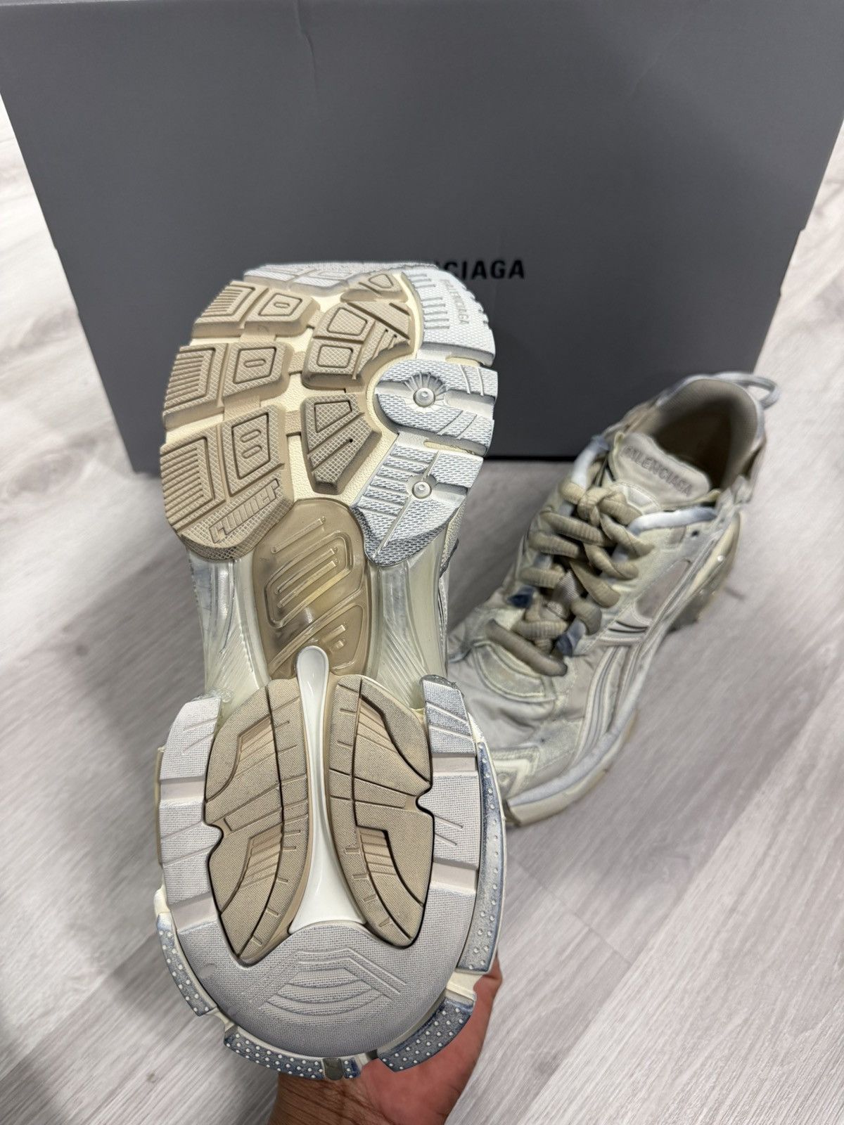 Balenciaga Balenciaga Runner Sneaker “Worn Out” Size US 7 / EU 40 - 5 Thumbnail
