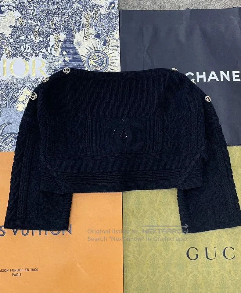 Chanel Chanel Black Gold Button Knit Crop Top. Size US M / EU 48-50 / 2 - 1 Thumbnail